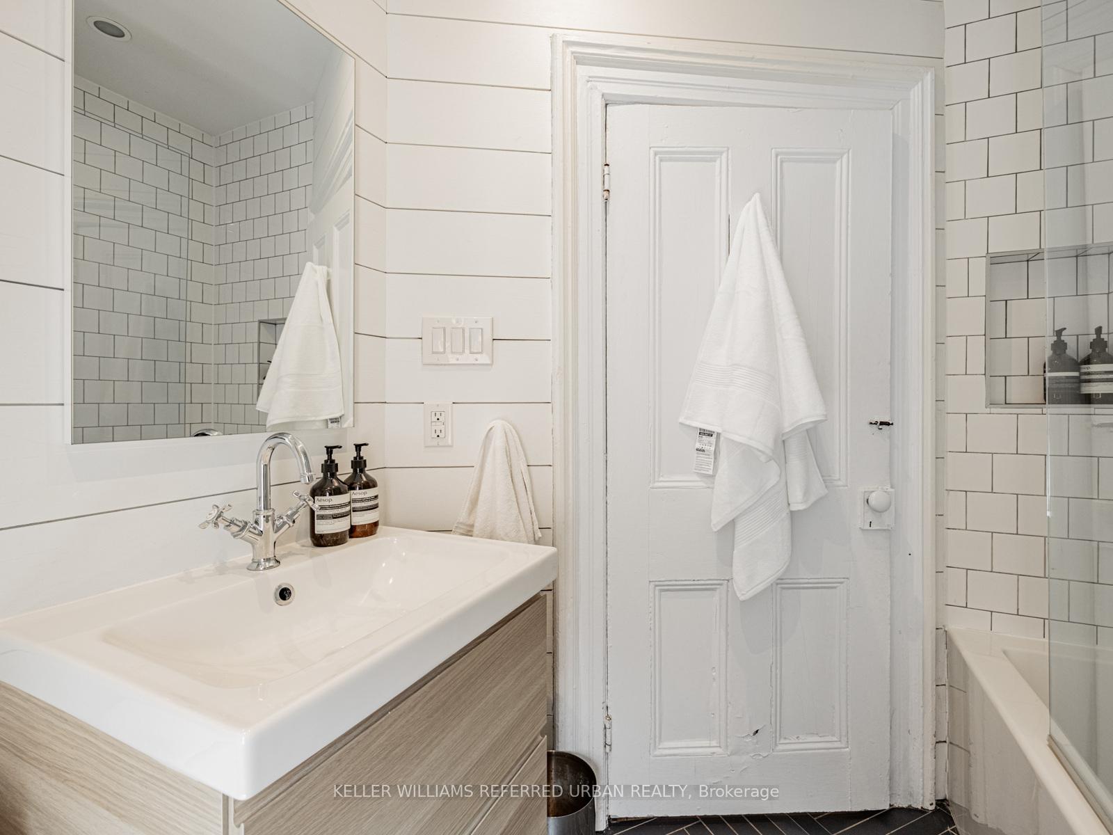 Photo 14 of 21 Northcote Avenue, Toronto, Little Portugal — HOMEH