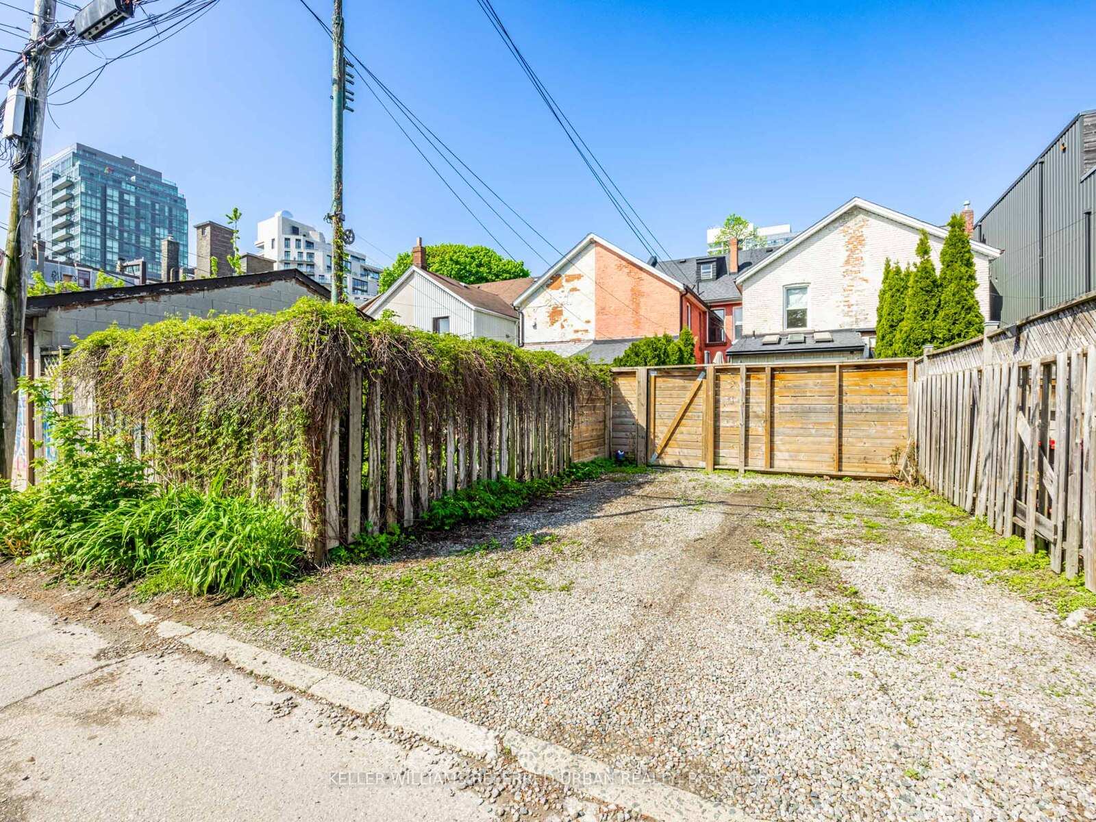 Photo 15 of 21 Northcote Avenue, Toronto, Little Portugal — HOMEH