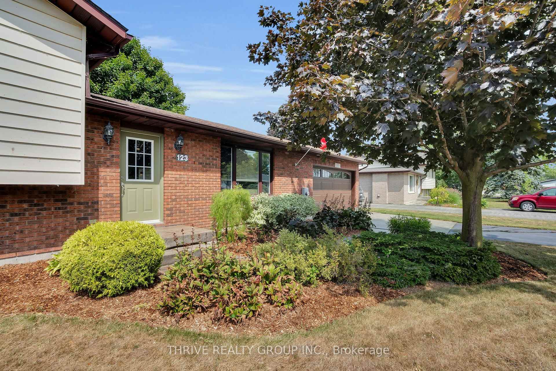 Photo 3 of 123 Michelle Avenue, North Middlesex, Parkhill — HOMEH