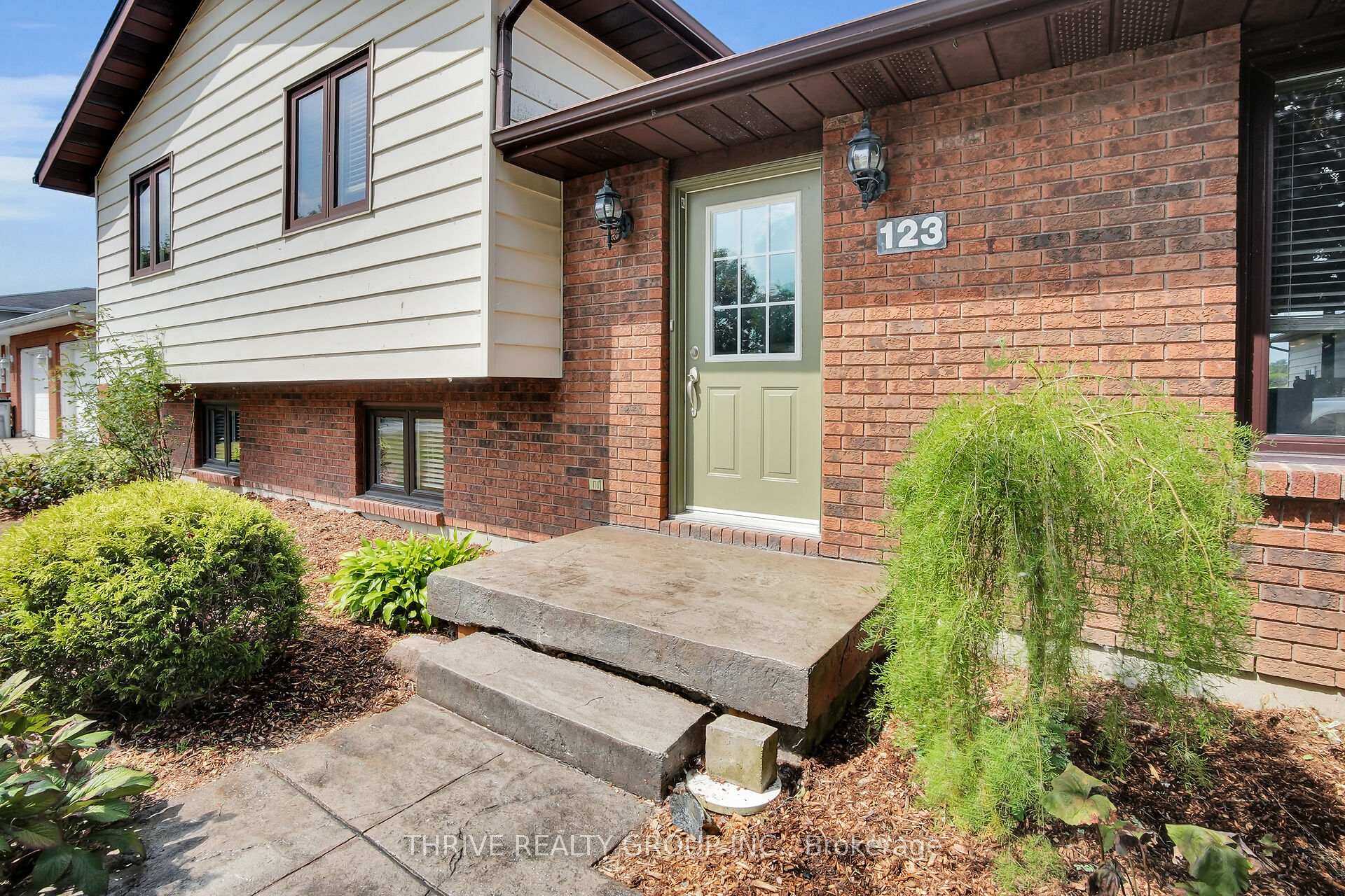 Photo 2 of 123 Michelle Avenue, North Middlesex, Parkhill — HOMEH
