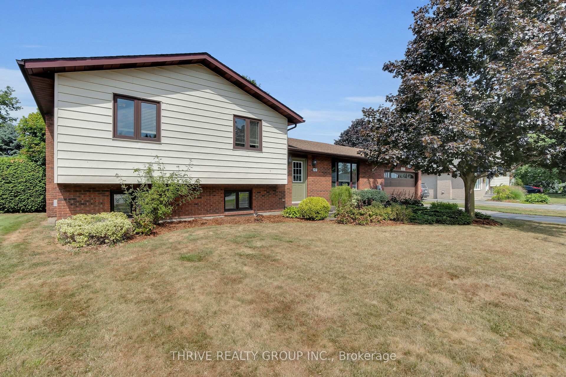 Photo 5 of 123 Michelle Avenue, North Middlesex, Parkhill — HOMEH