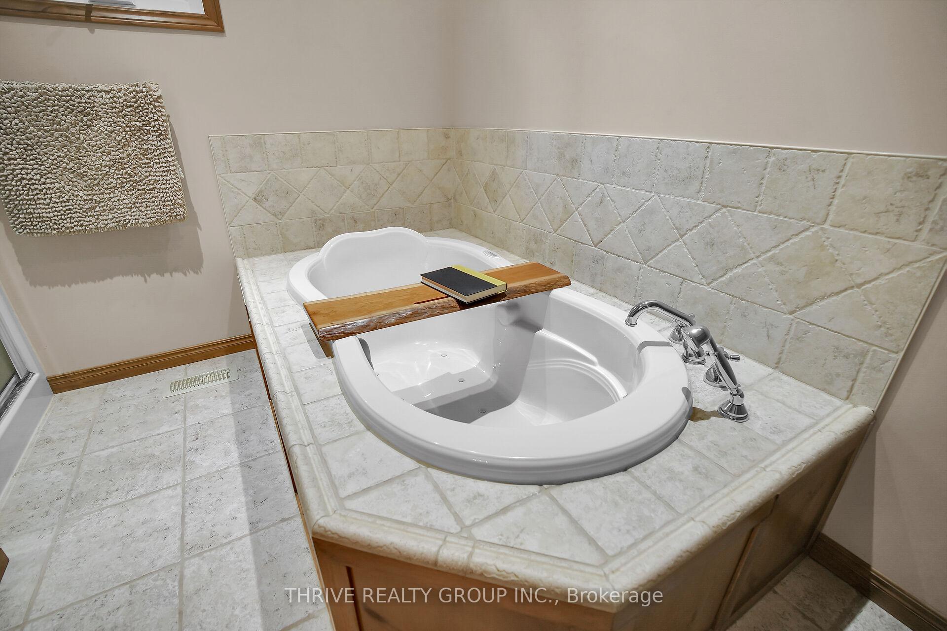 Photo 31 of 123 Michelle Avenue, North Middlesex, Parkhill — HOMEH