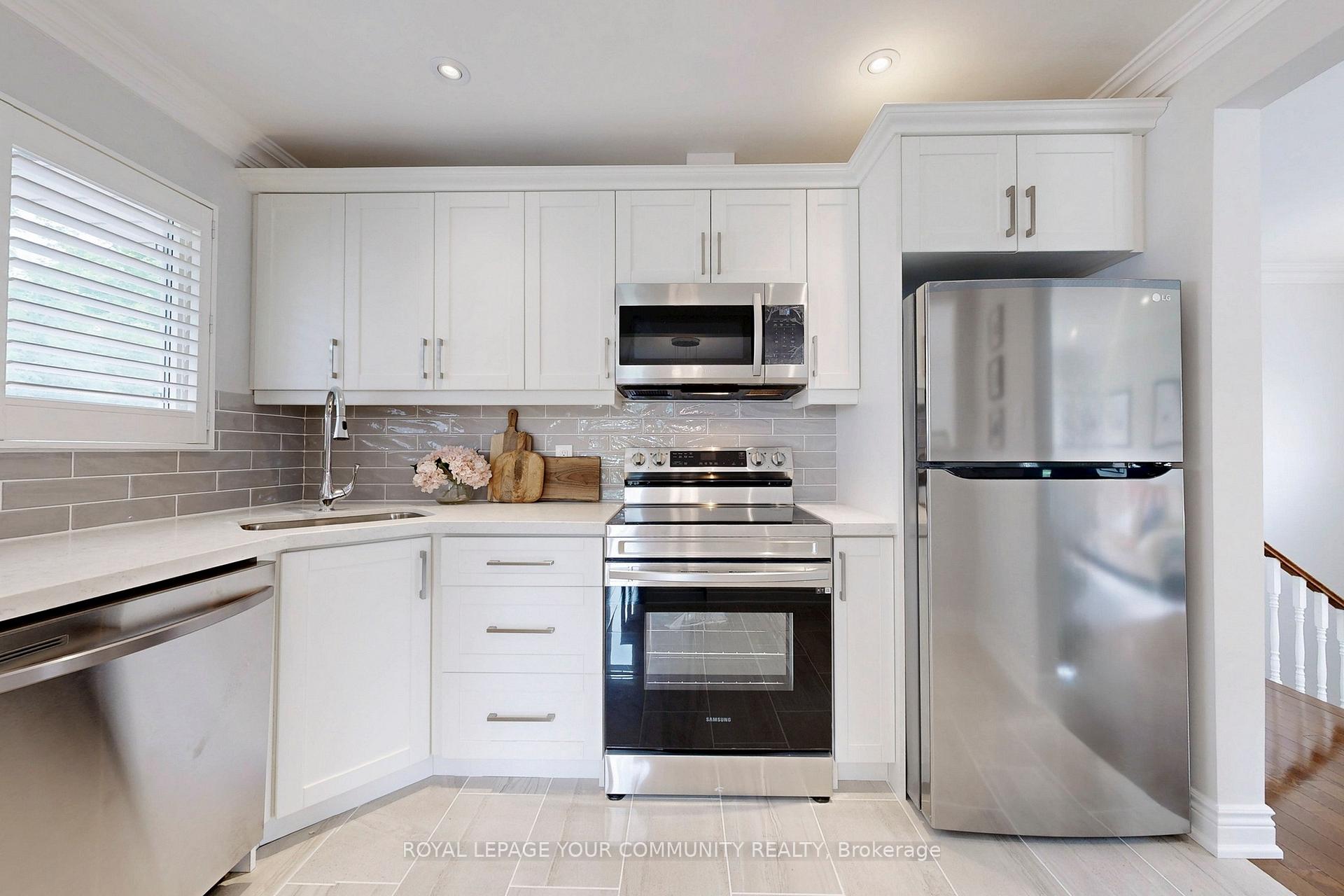 Photo 6 of 5 Wenderly Drive, Aurora, Aurora Village — HOMEH