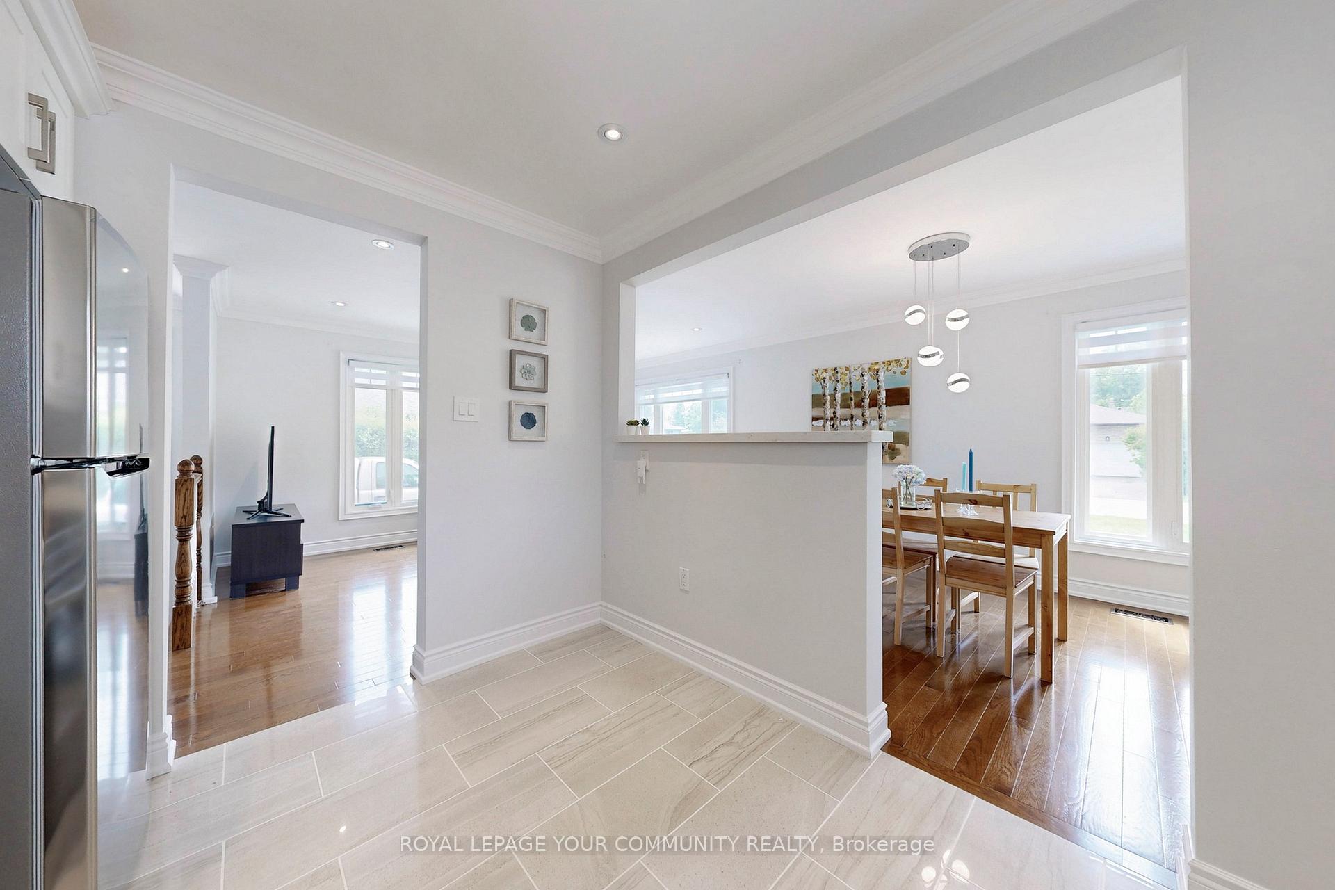 Photo 18 of 5 Wenderly Drive, Aurora, Aurora Village — HOMEH