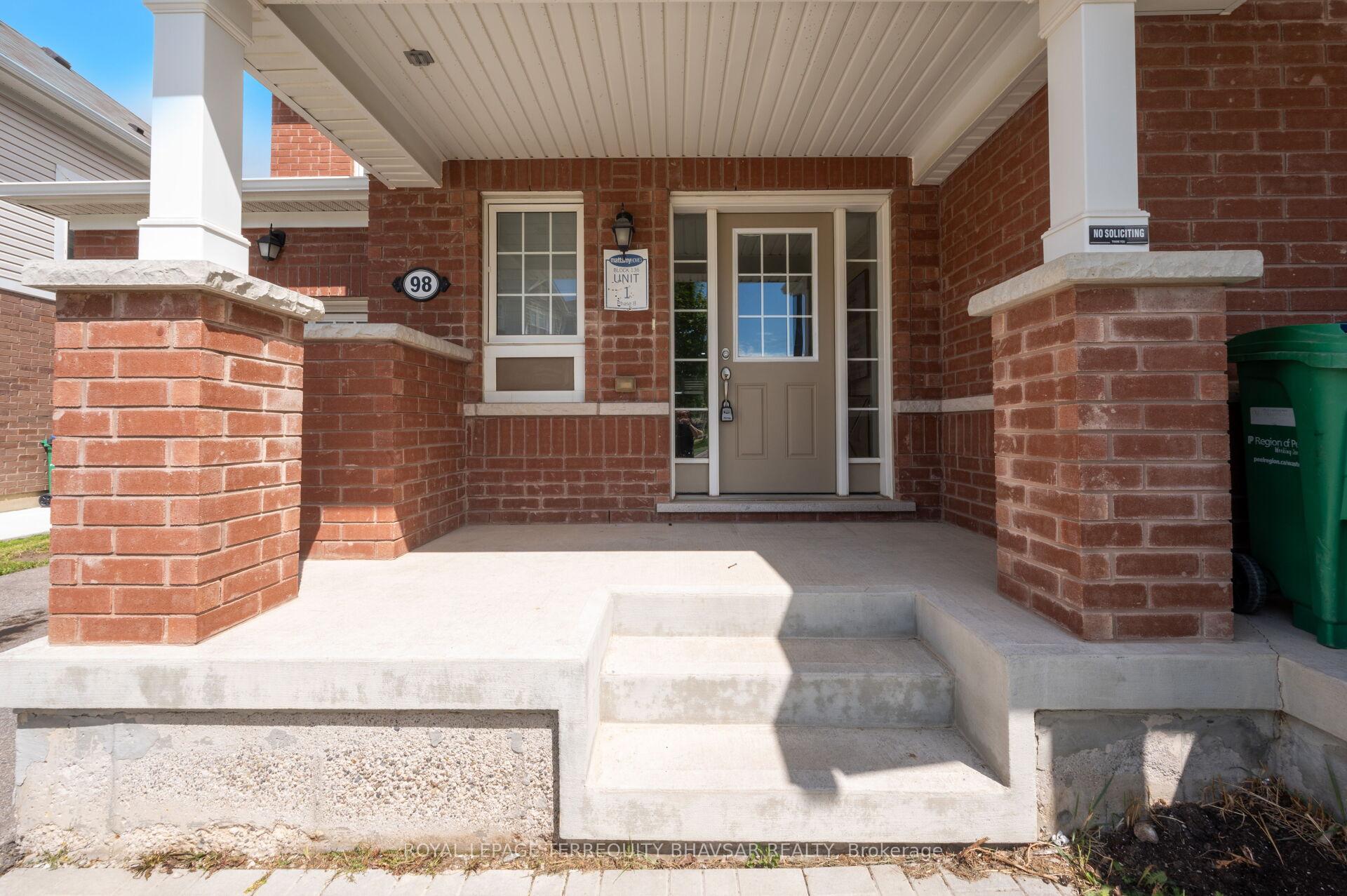 Photo 4 of 98 Quillberry Close, Brampton, Northwest Brampton — HOMEH