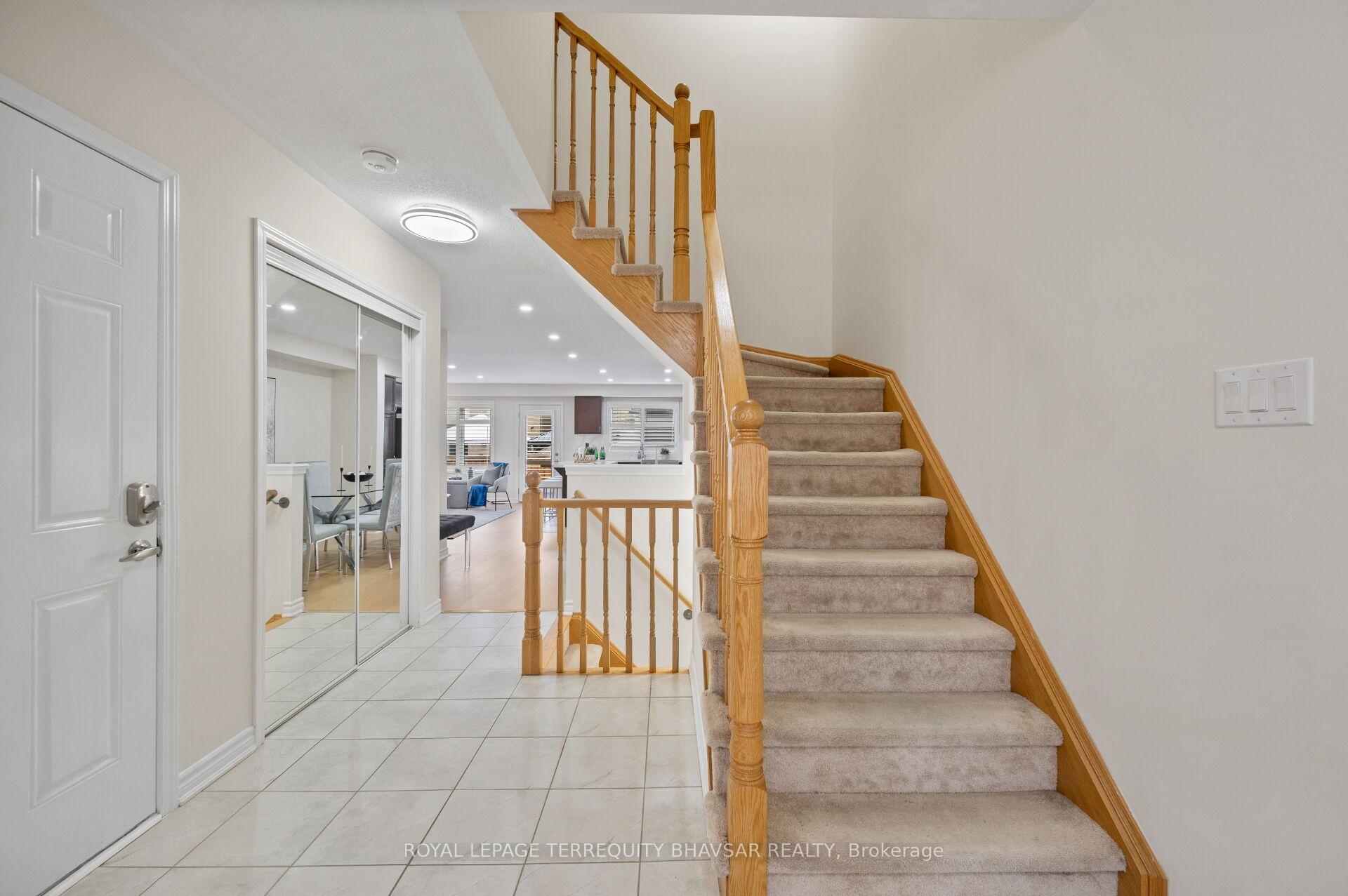 Photo 10 of 98 Quillberry Close, Brampton, Northwest Brampton — HOMEH