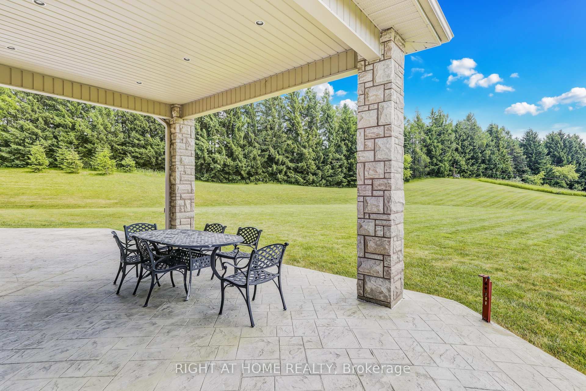 Photo 4 of 15848 Mountainview Road, Caledon, Caledon East — HOMEH