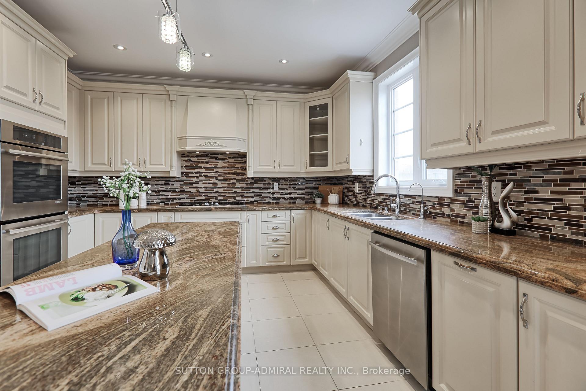 Photo 19 of 10 Bluff Trail, King, Nobleton — HOMEH