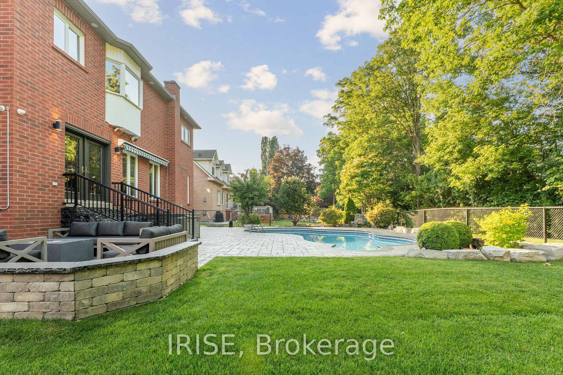 Photo 4 of 20 Viewmount Crescent, Brampton, Snelgrove — HOMEH