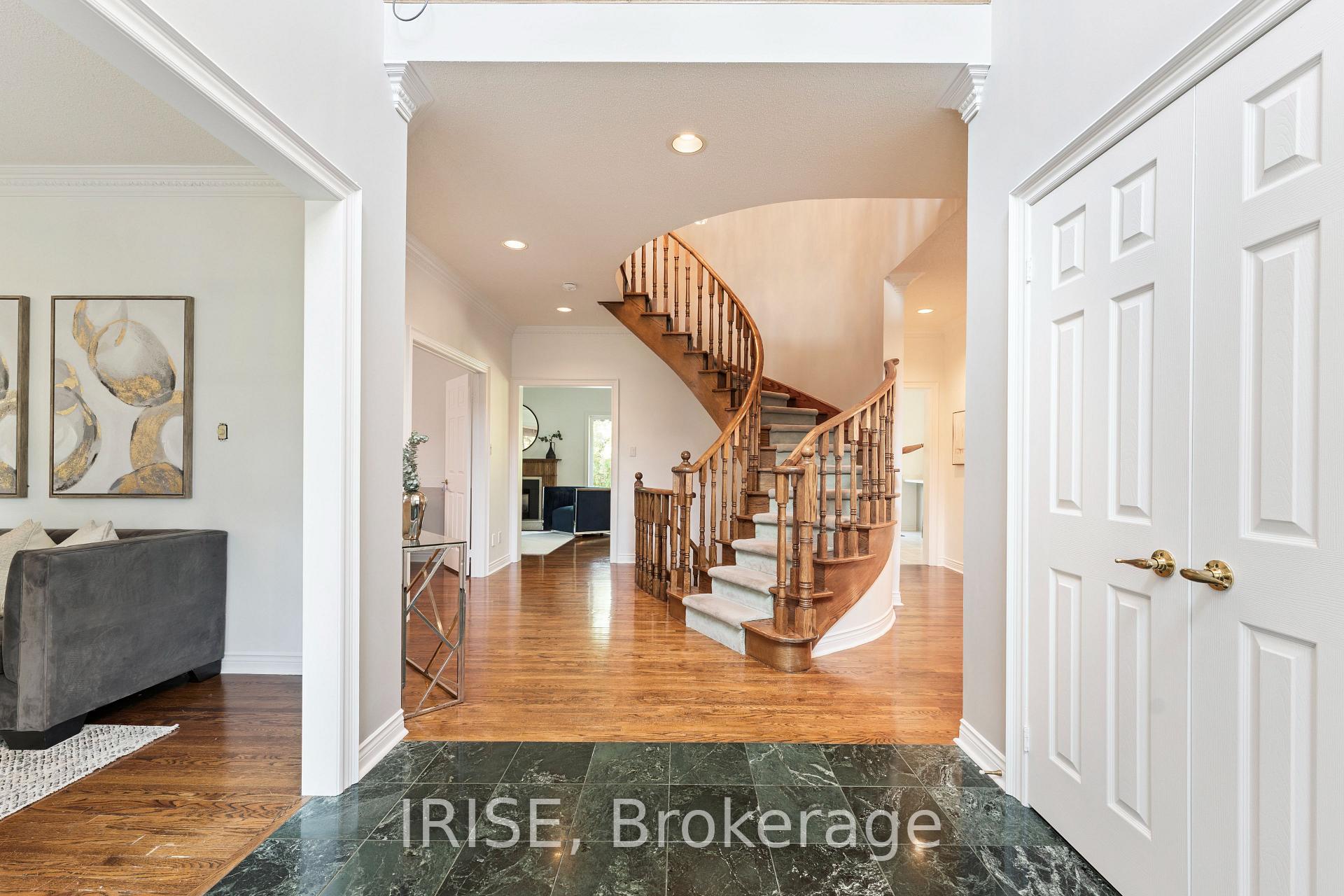 Photo 2 of 20 Viewmount Crescent, Brampton, Snelgrove — HOMEH