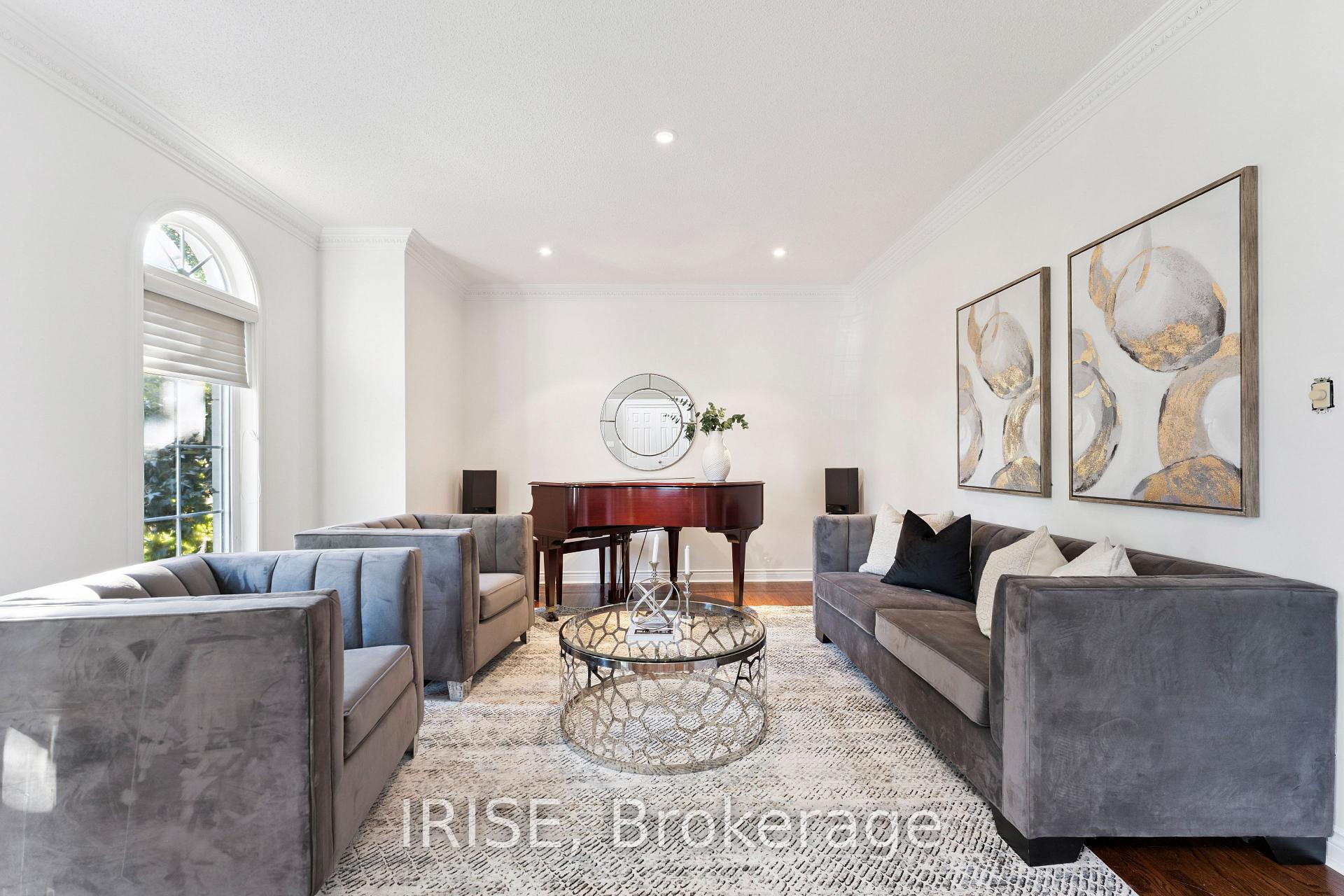 Photo 3 of 20 Viewmount Crescent, Brampton, Snelgrove — HOMEH