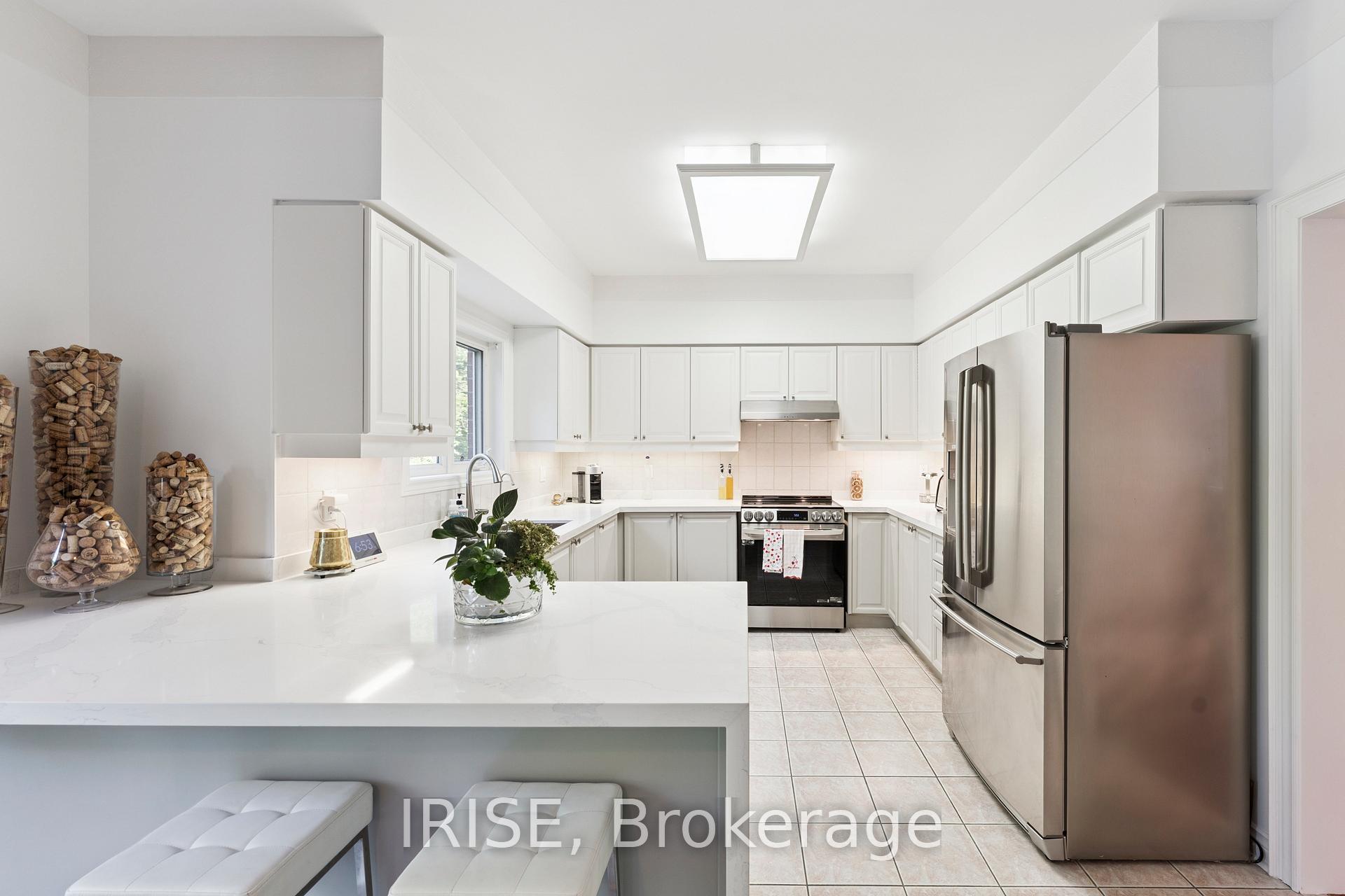 Photo 10 of 20 Viewmount Crescent, Brampton, Snelgrove — HOMEH
