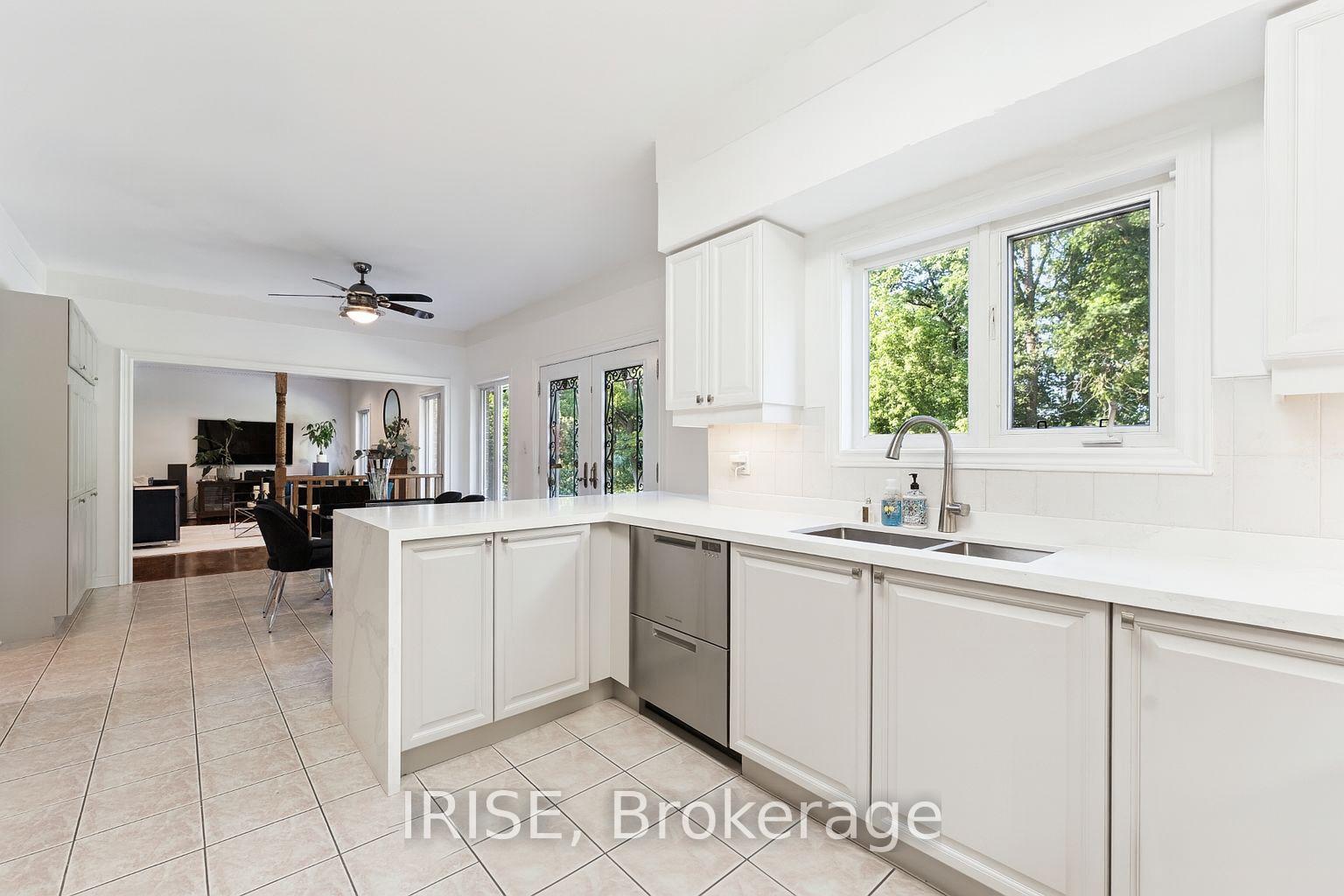 Photo 12 of 20 Viewmount Crescent, Brampton, Snelgrove — HOMEH