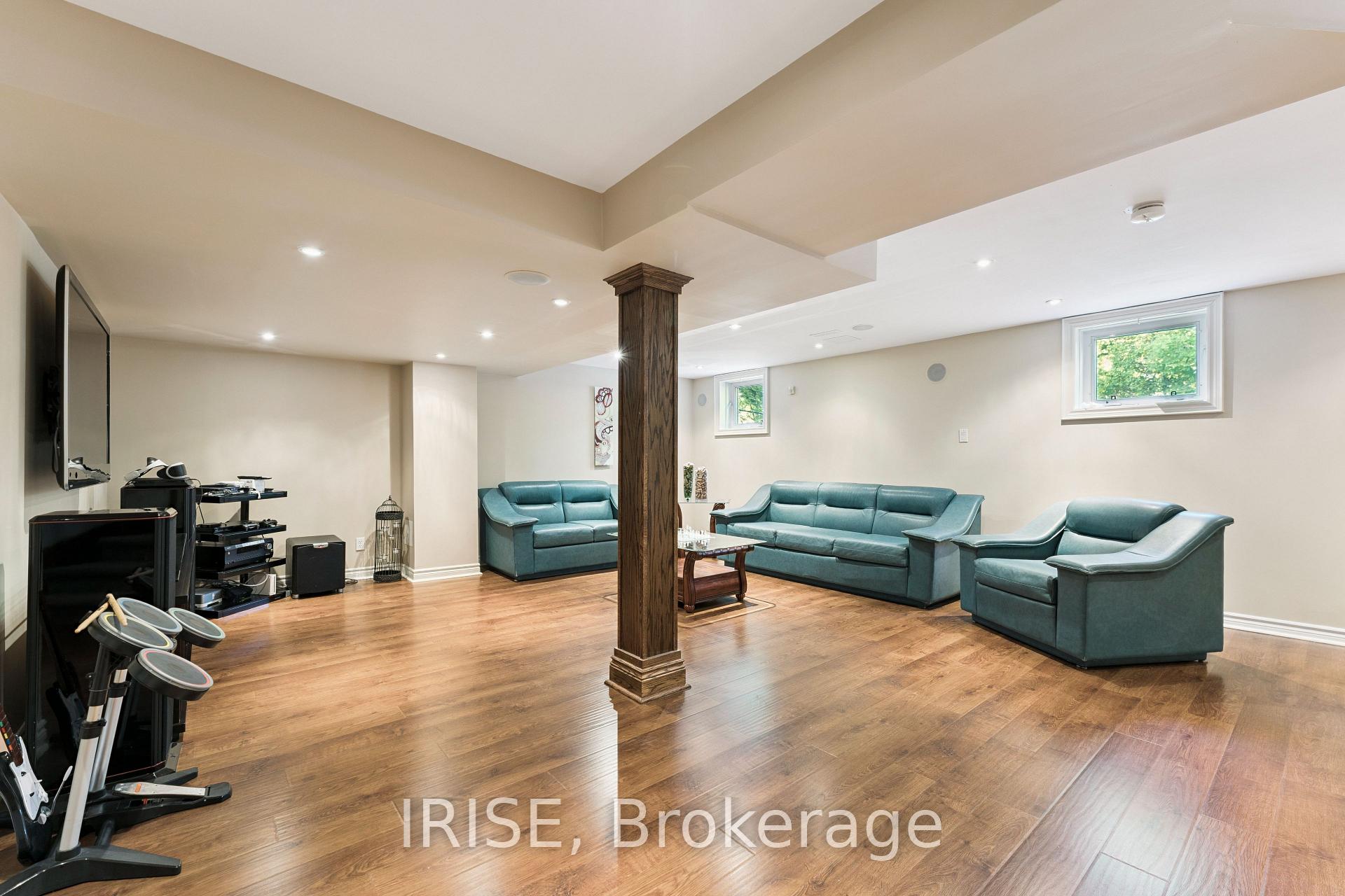 Photo 36 of 20 Viewmount Crescent, Brampton, Snelgrove — HOMEH