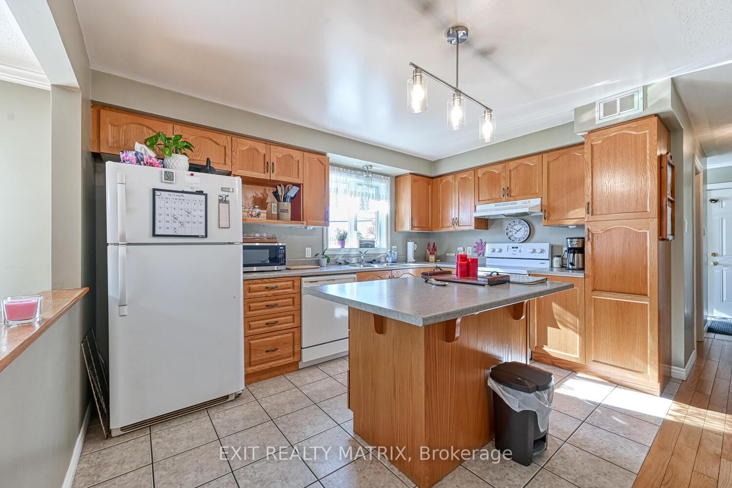 Photo 9 of 7719 Lawrence Street, Ottawa, Vernon — HOMEH