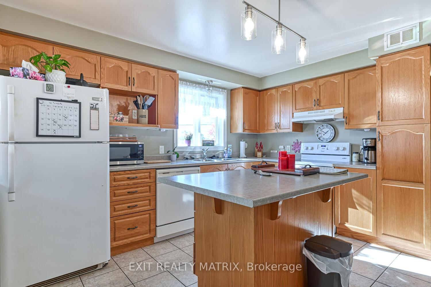 Photo 6 of 7719 Lawrence Street, Ottawa, Vernon — HOMEH