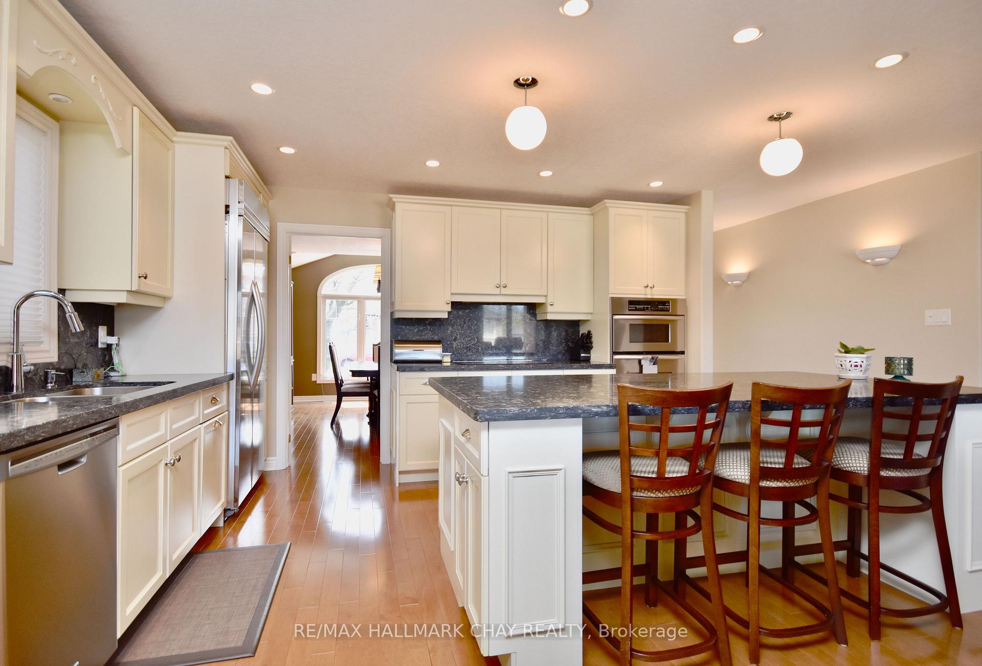 Photo 19 of 167 Crompton Drive, Barrie, Little Lake — HOMEH