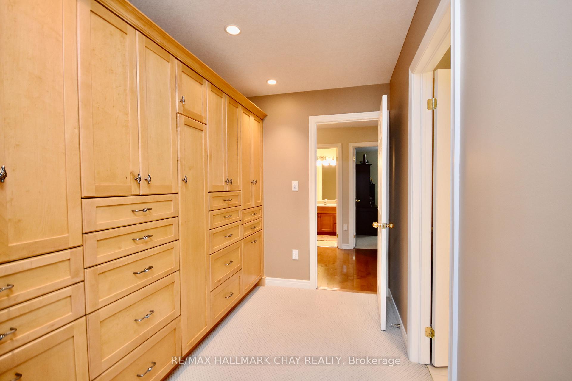 Photo 10 of 167 Crompton Drive, Barrie, Little Lake — HOMEH