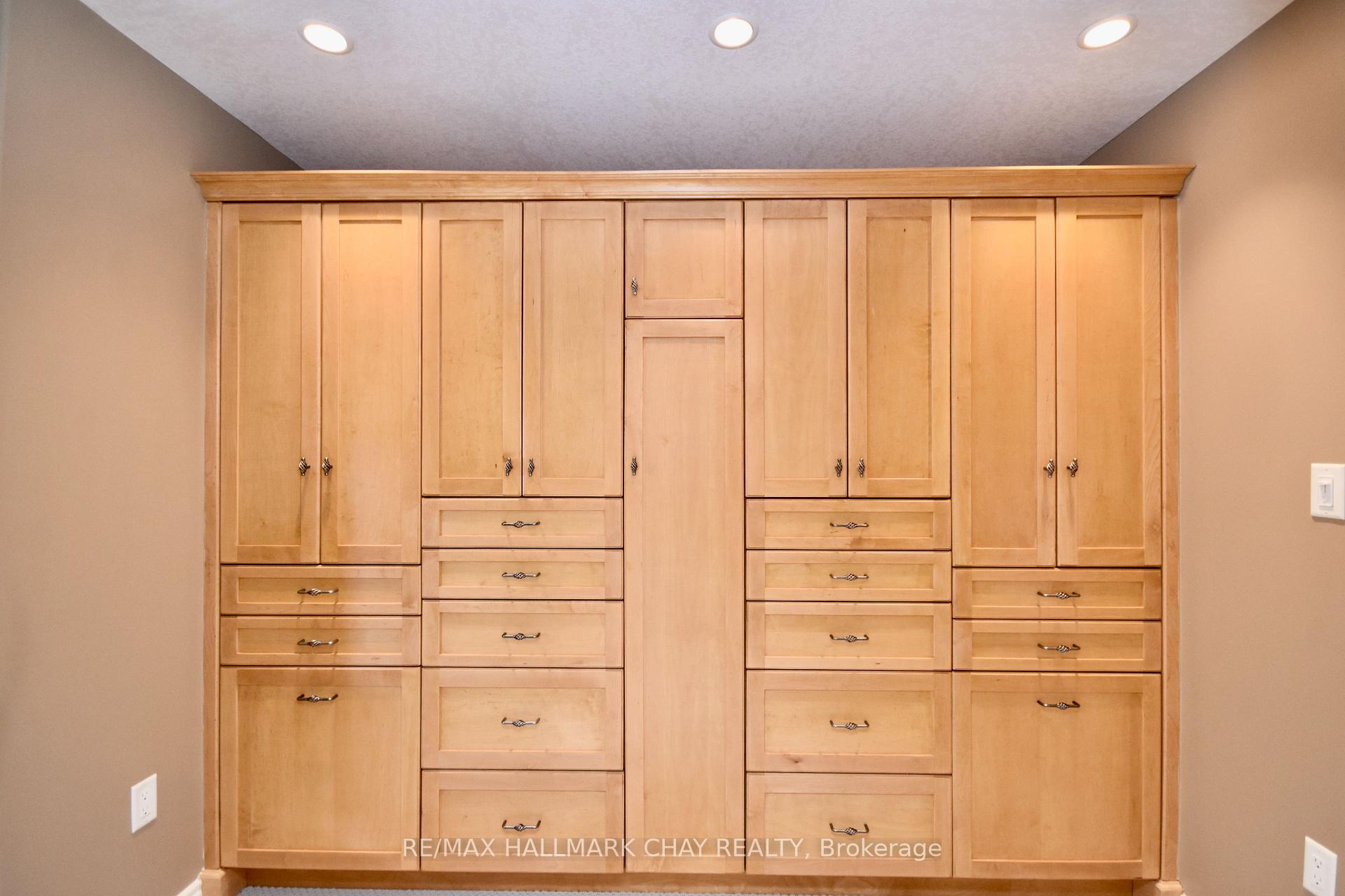 Photo 13 of 167 Crompton Drive, Barrie, Little Lake — HOMEH