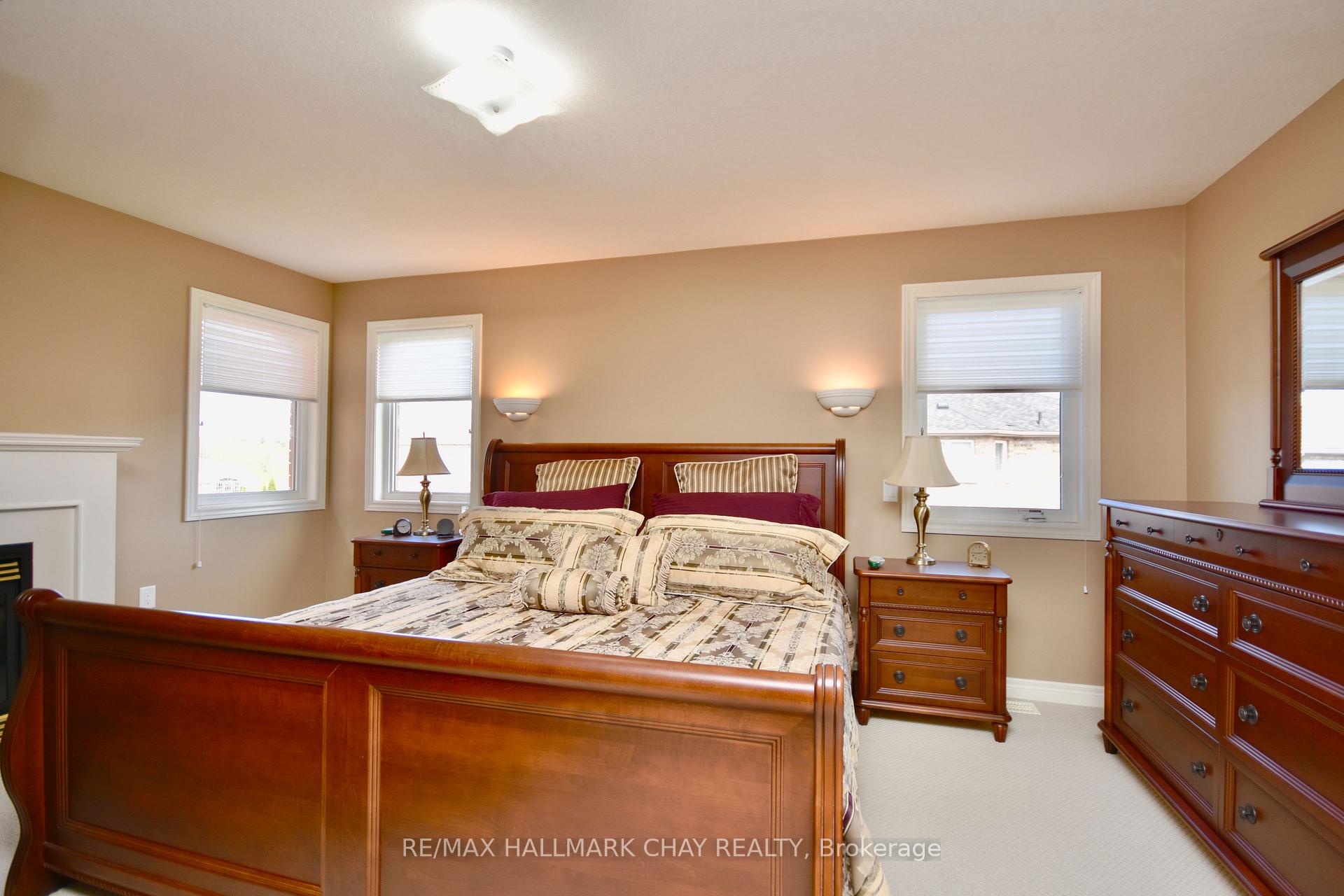 Photo 18 of 167 Crompton Drive, Barrie, Little Lake — HOMEH