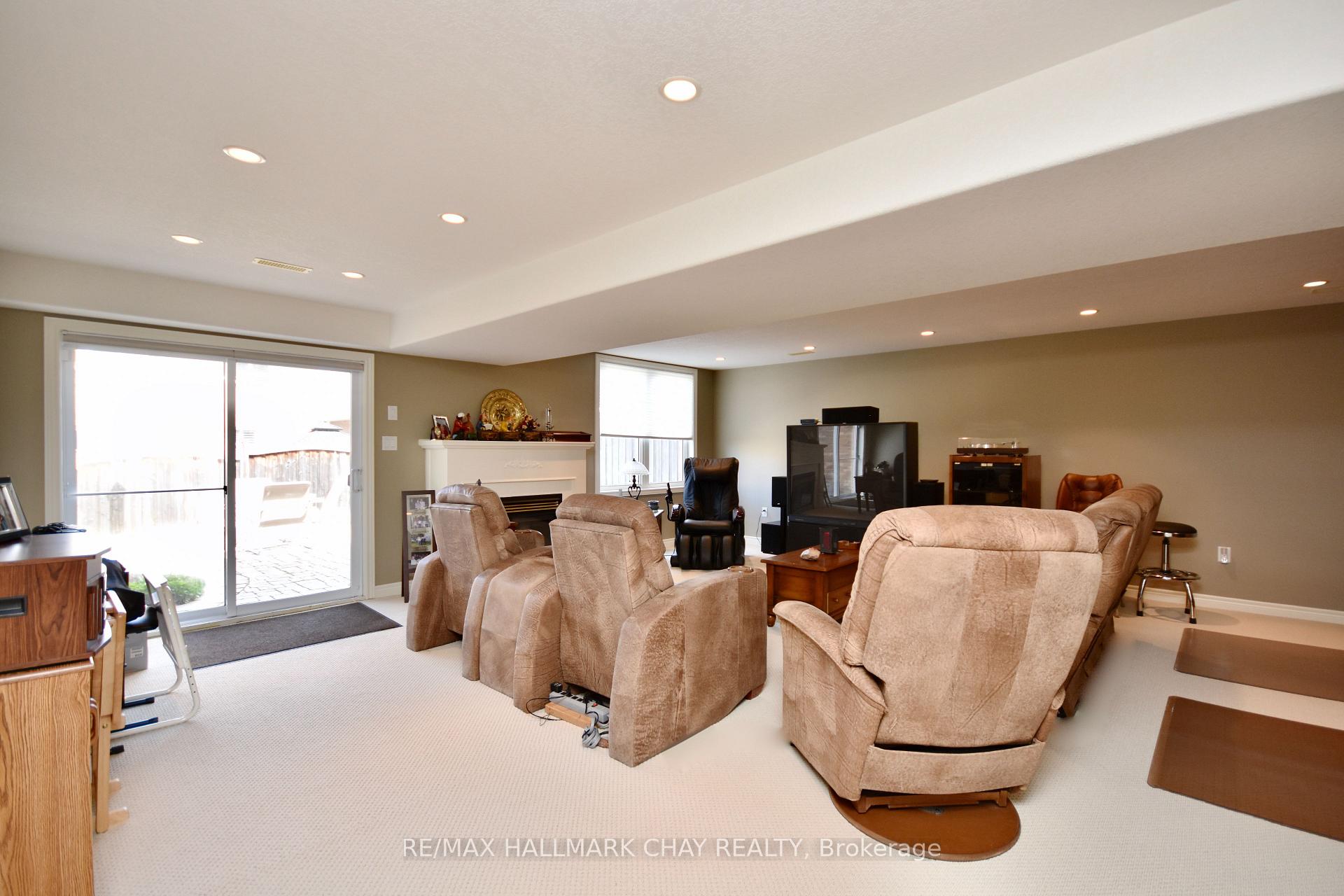 Photo 29 of 167 Crompton Drive, Barrie, Little Lake — HOMEH