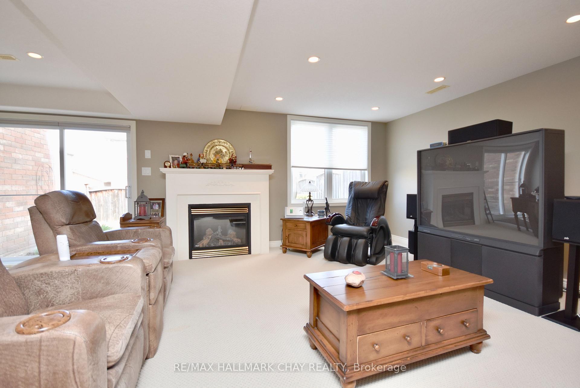 Photo 33 of 167 Crompton Drive, Barrie, Little Lake — HOMEH