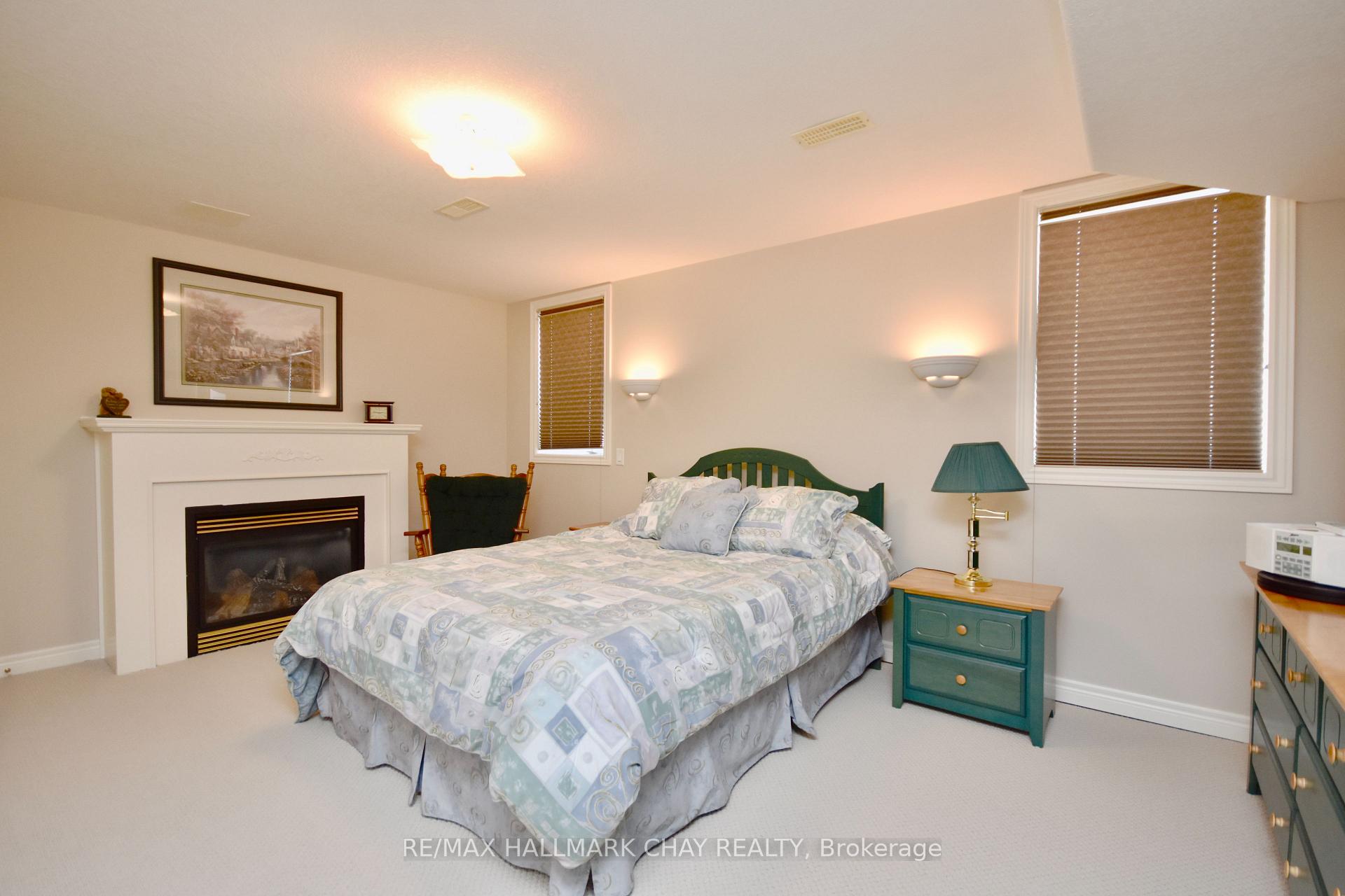 Photo 21 of 167 Crompton Drive, Barrie, Little Lake — HOMEH