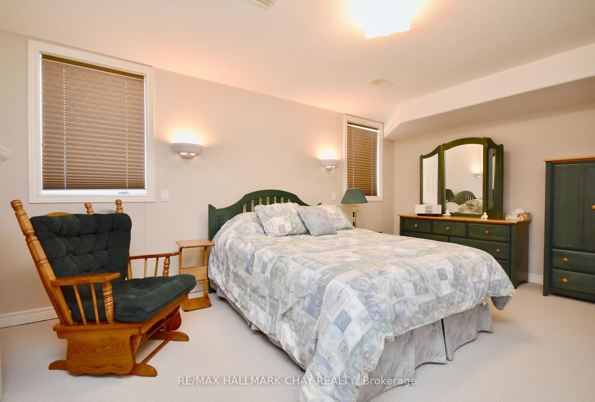 Photo 25 of 167 Crompton Drive, Barrie, Little Lake — HOMEH