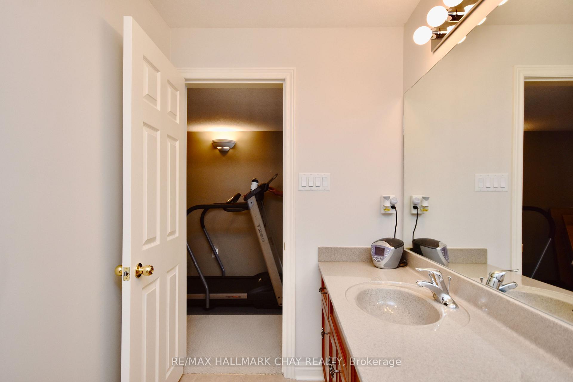 Photo 45 of 167 Crompton Drive, Barrie, Little Lake — HOMEH