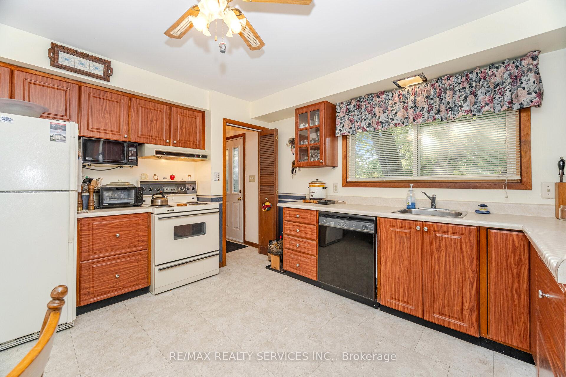 Photo 8 of 3173 Mayfield Road, Brampton, Snelgrove — HOMEH