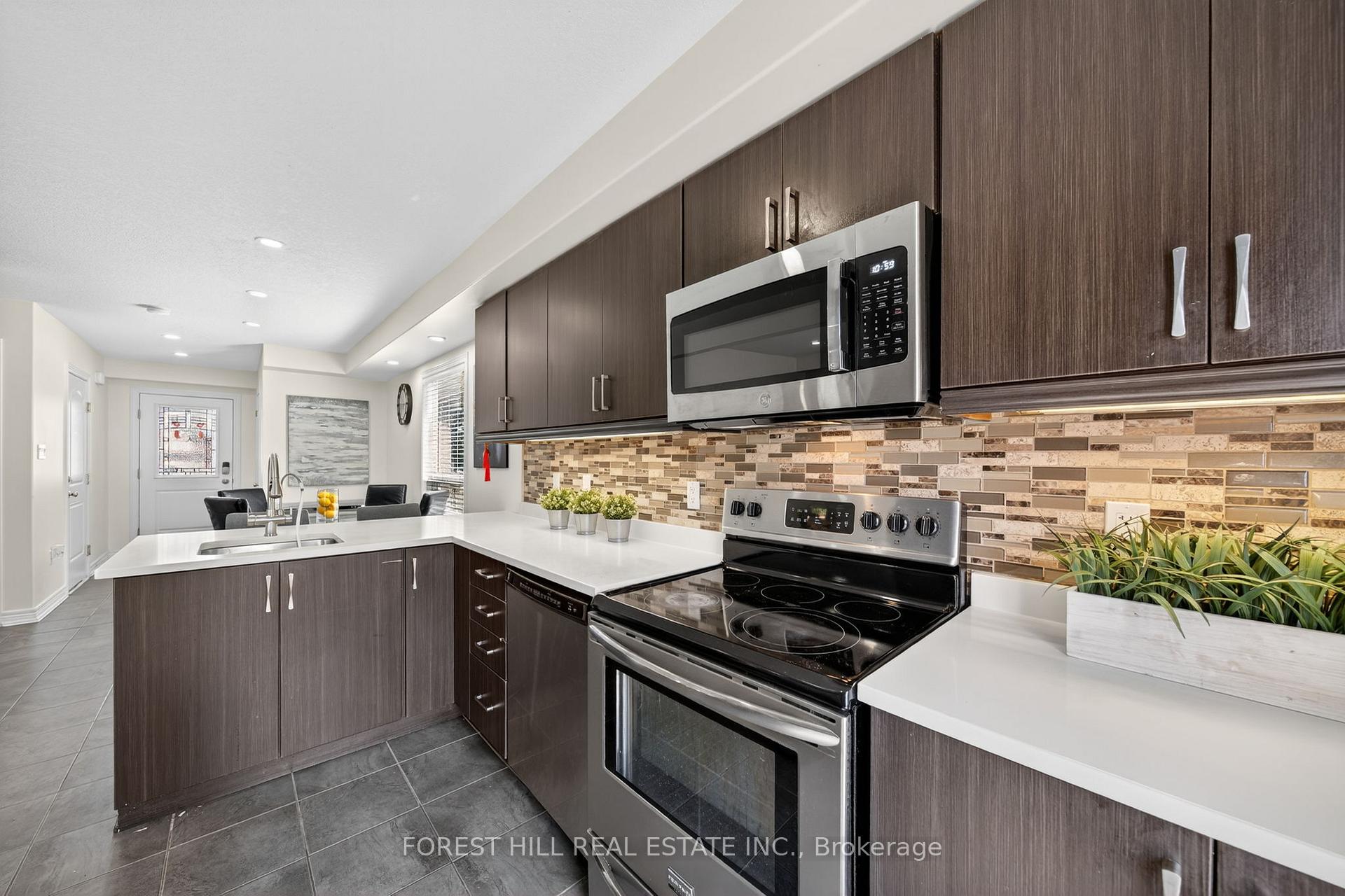 Photo 16 of 160 Banting Crescent, Essa, Angus — HOMEH