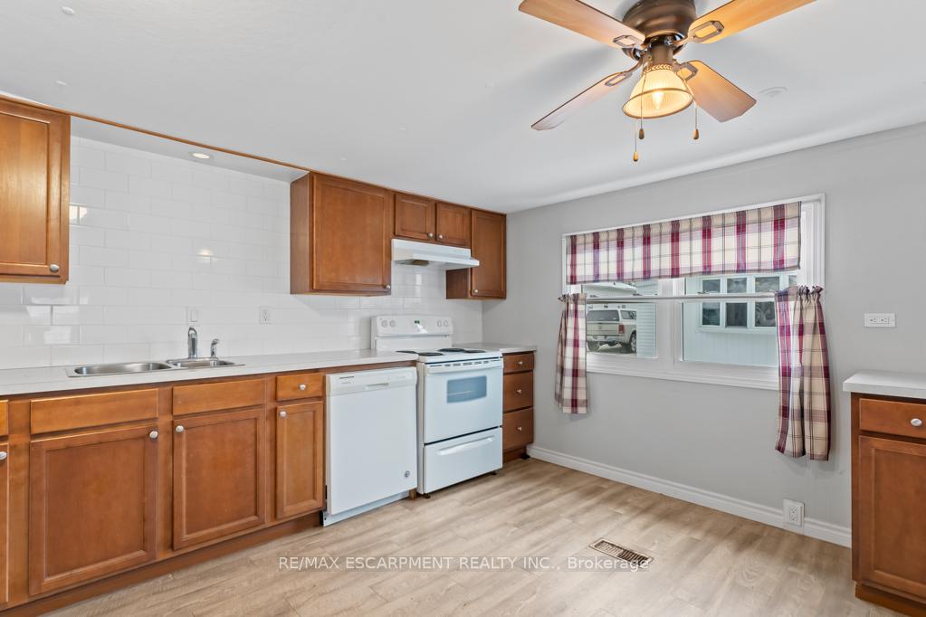 Photo 4 of 4581 Anna Lane, Lincoln, Beamsville — HOMEH