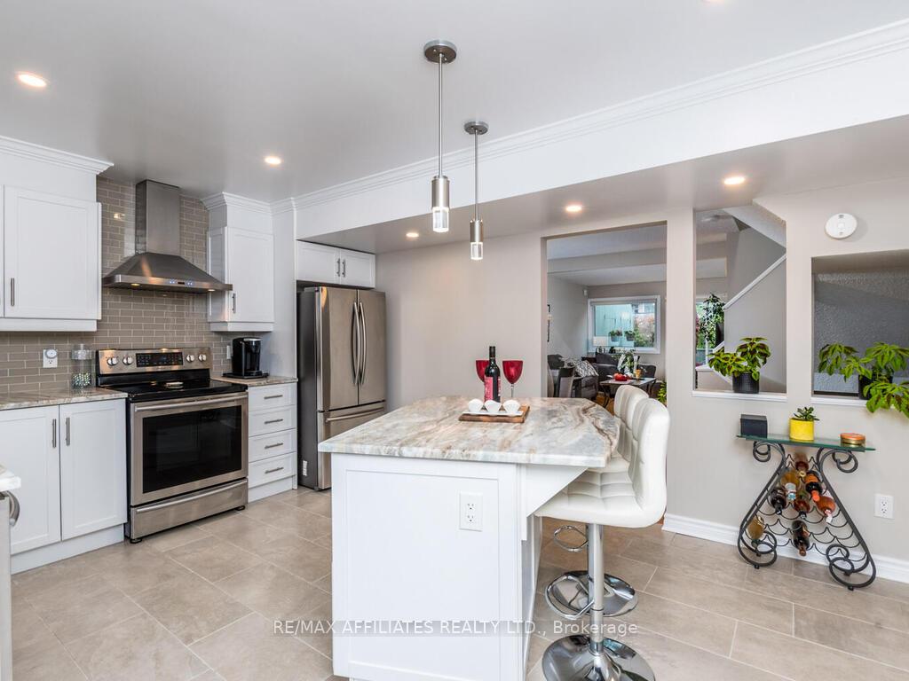Photo 3 of 203 Booth Street, Ottawa, West Centre Town — HOMEH