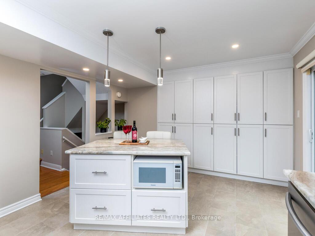 Photo 11 of 203 Booth Street, Ottawa, West Centre Town — HOMEH