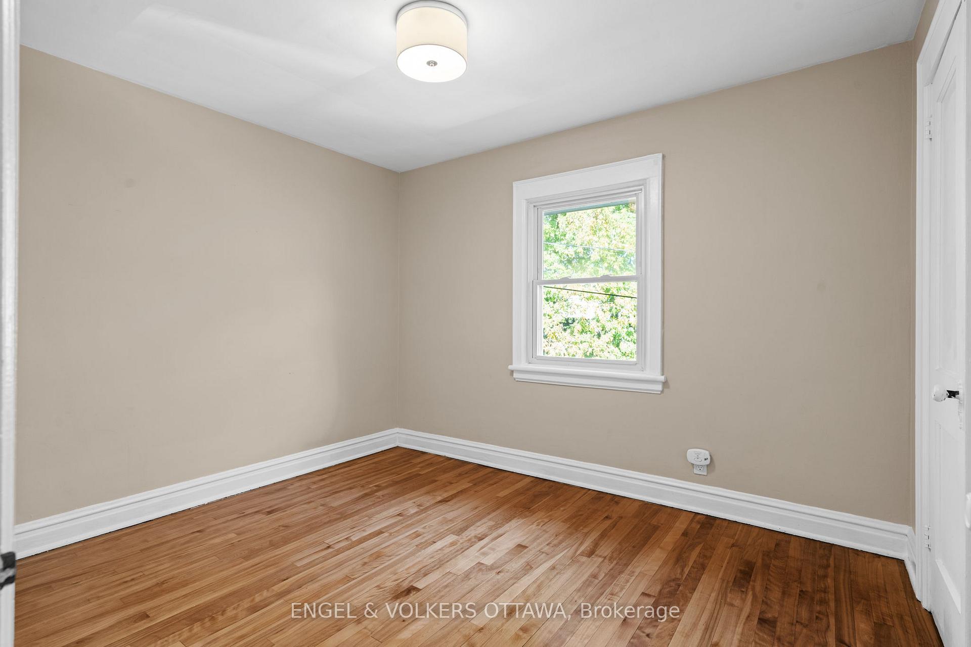 Photo 19 of 329 Hamilton Avenue S, Ottawa, Civic Hospital — HOMEH
