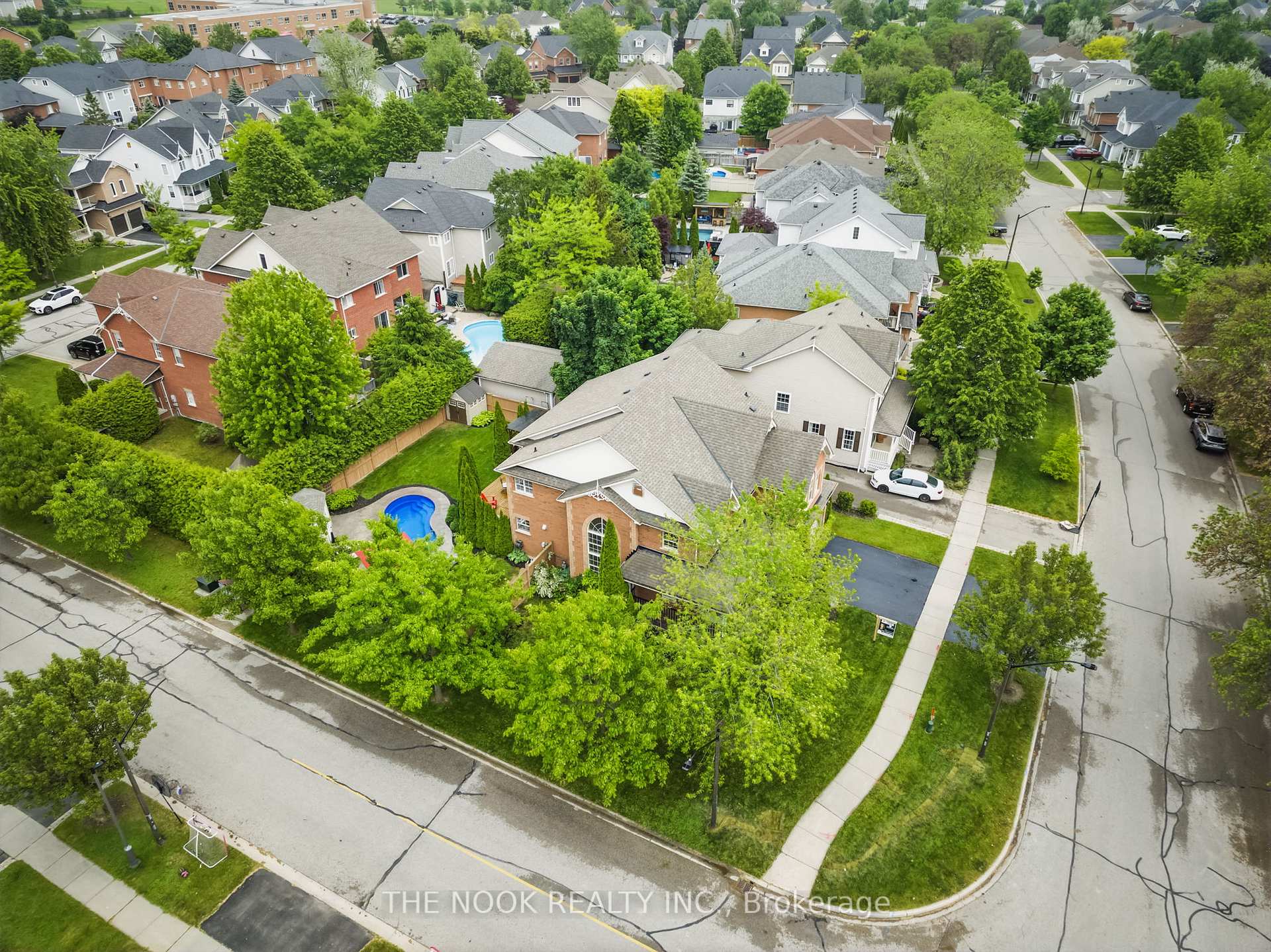 Photo 6 of 63 Croxall Boulevard, Whitby, Brooklin — HOMEH