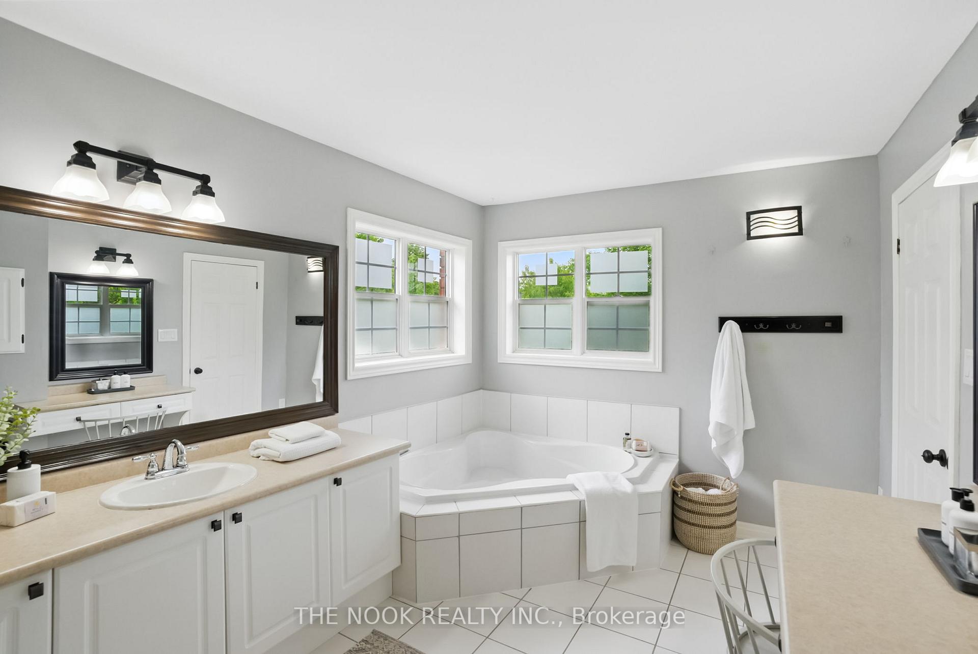 Photo 24 of 63 Croxall Boulevard, Whitby, Brooklin — HOMEH
