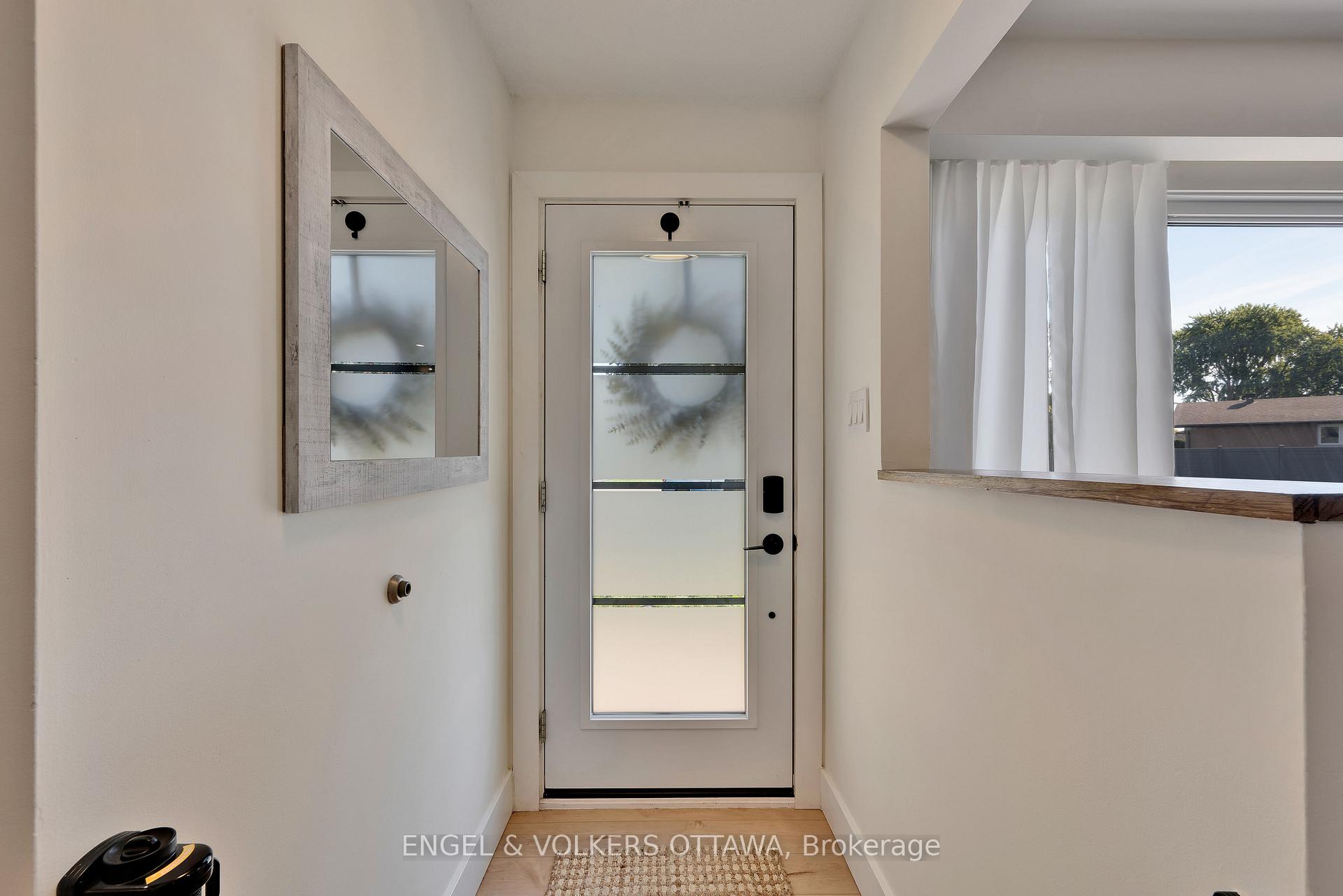 Photo 3 of 10 Tanglewood Drive, Ottawa, Bells Corners — HOMEH
