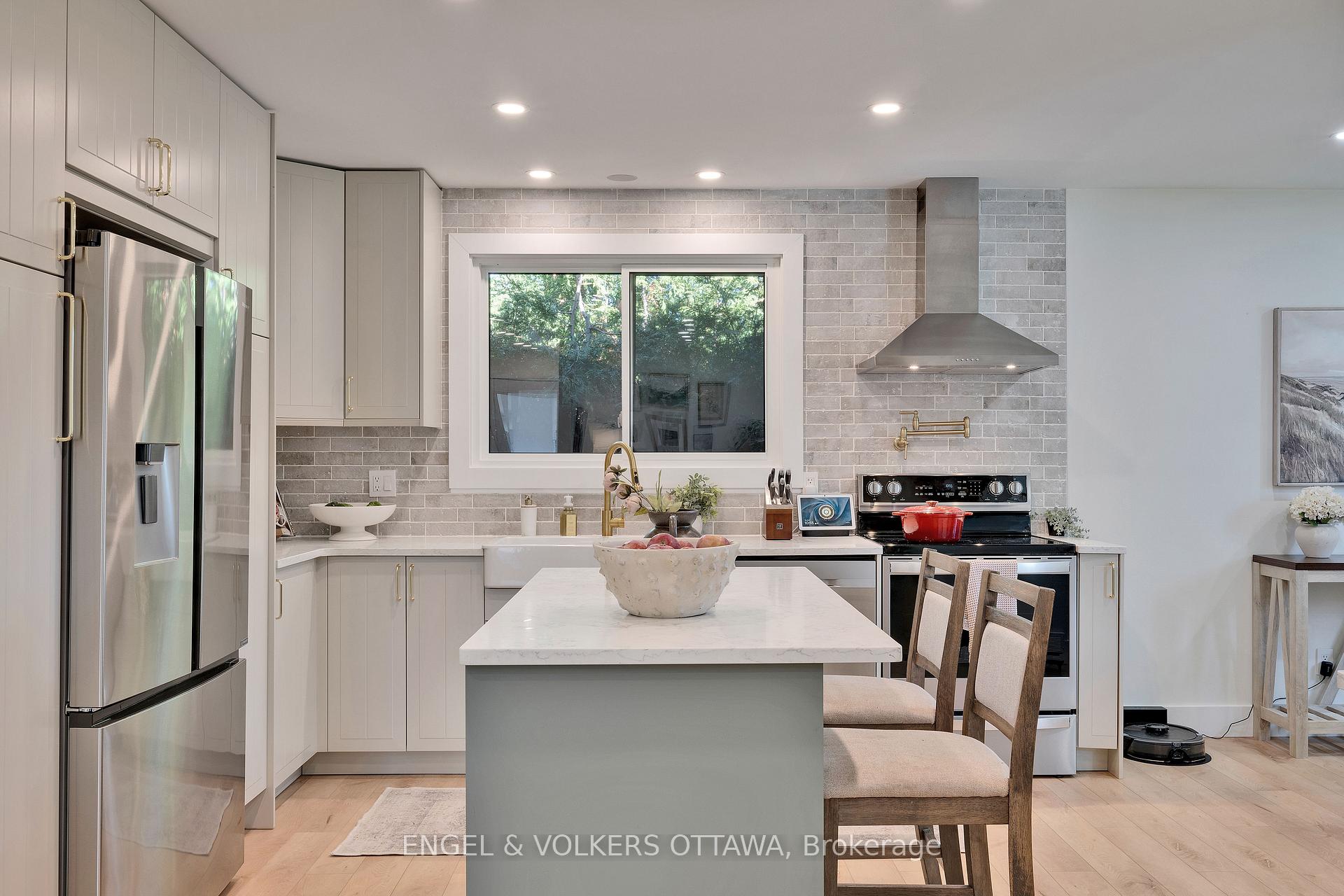 Photo 8 of 10 Tanglewood Drive, Ottawa, Bells Corners — HOMEH