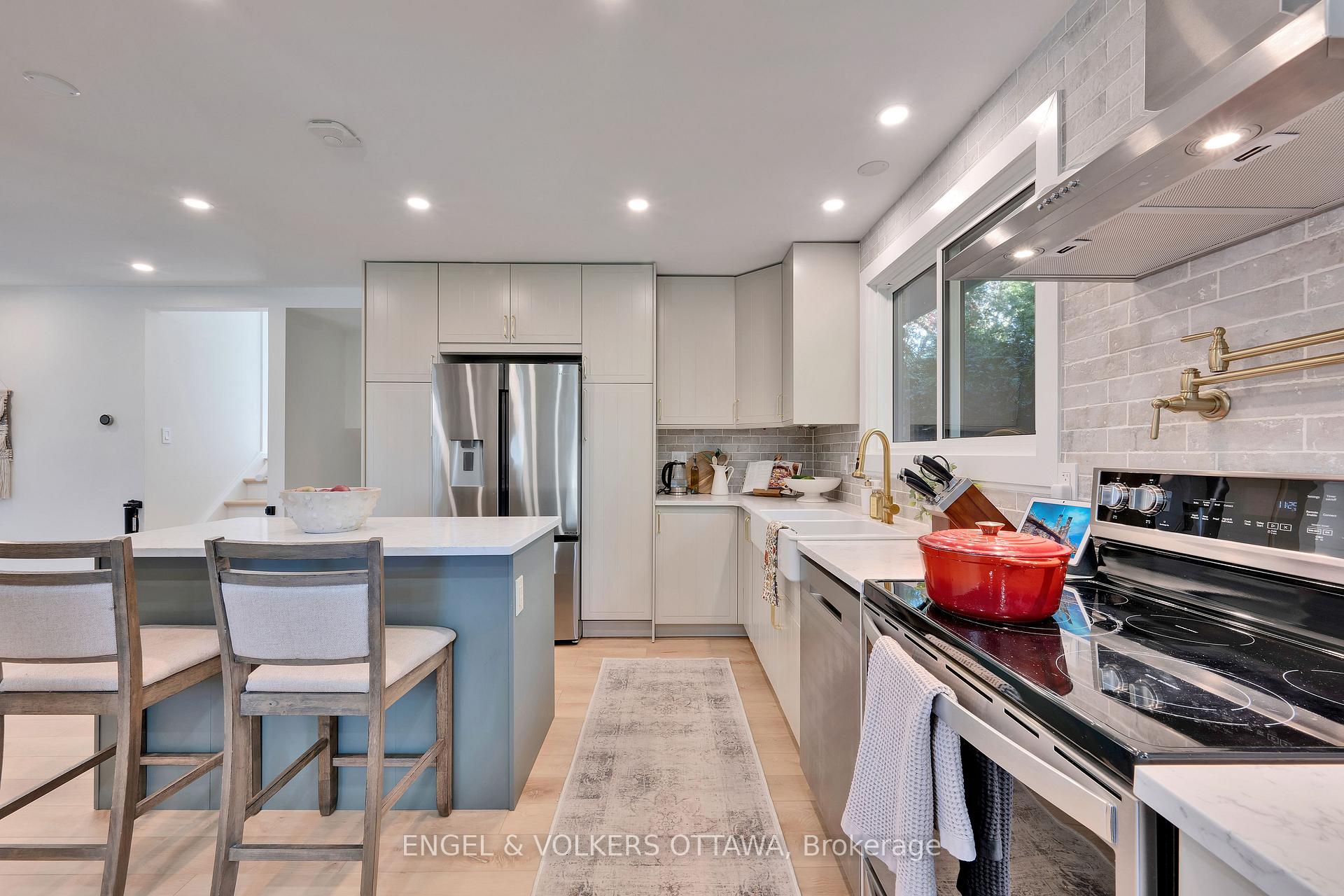 Photo 12 of 10 Tanglewood Drive, Ottawa, Bells Corners — HOMEH