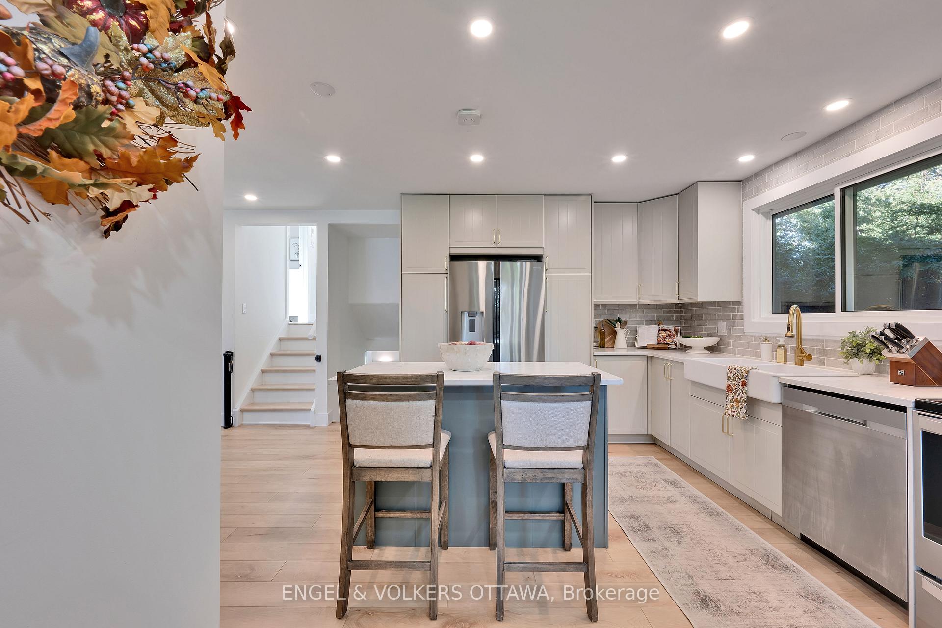 Photo 18 of 10 Tanglewood Drive, Ottawa, Bells Corners — HOMEH