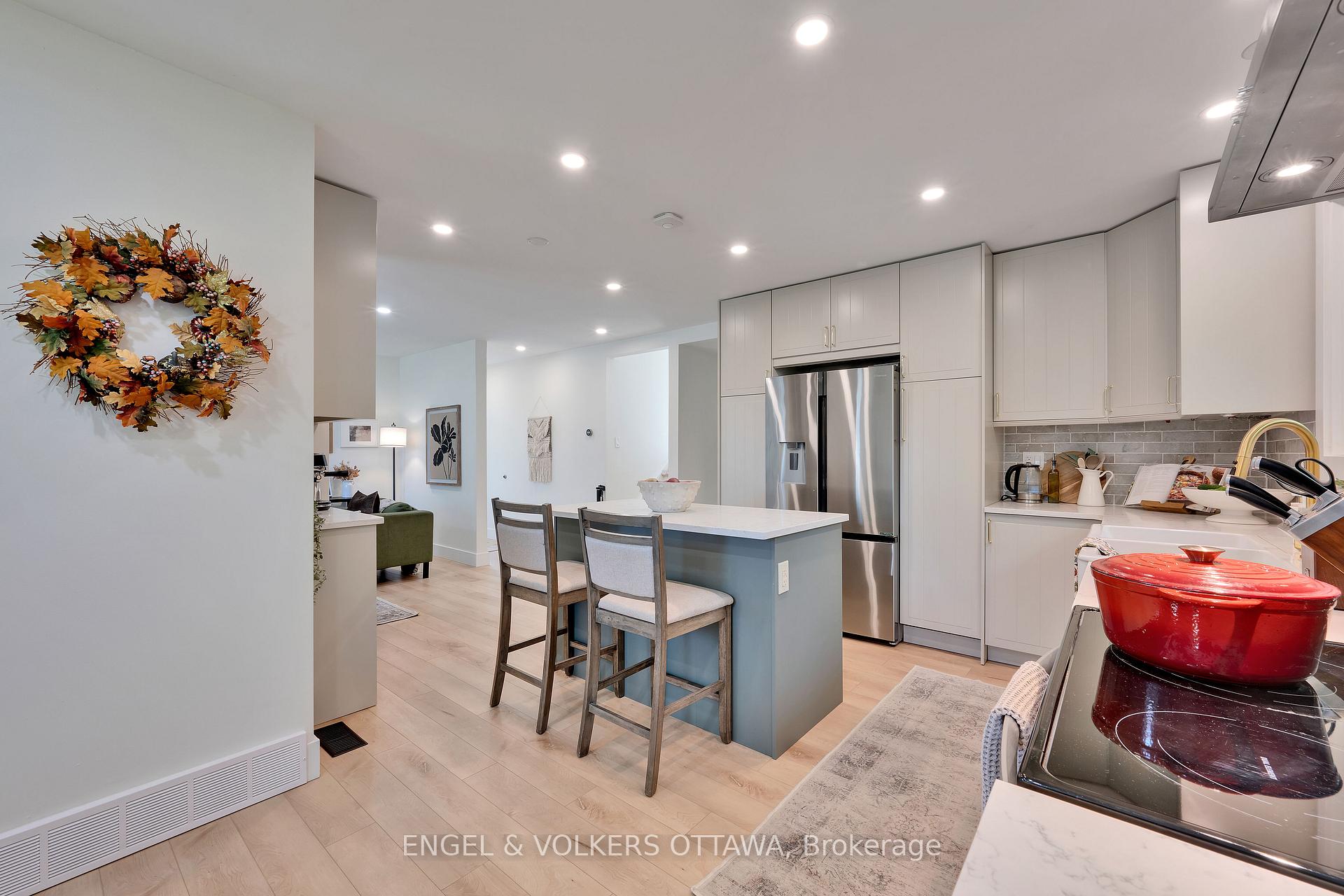 Photo 6 of 10 Tanglewood Drive, Ottawa, Bells Corners — HOMEH