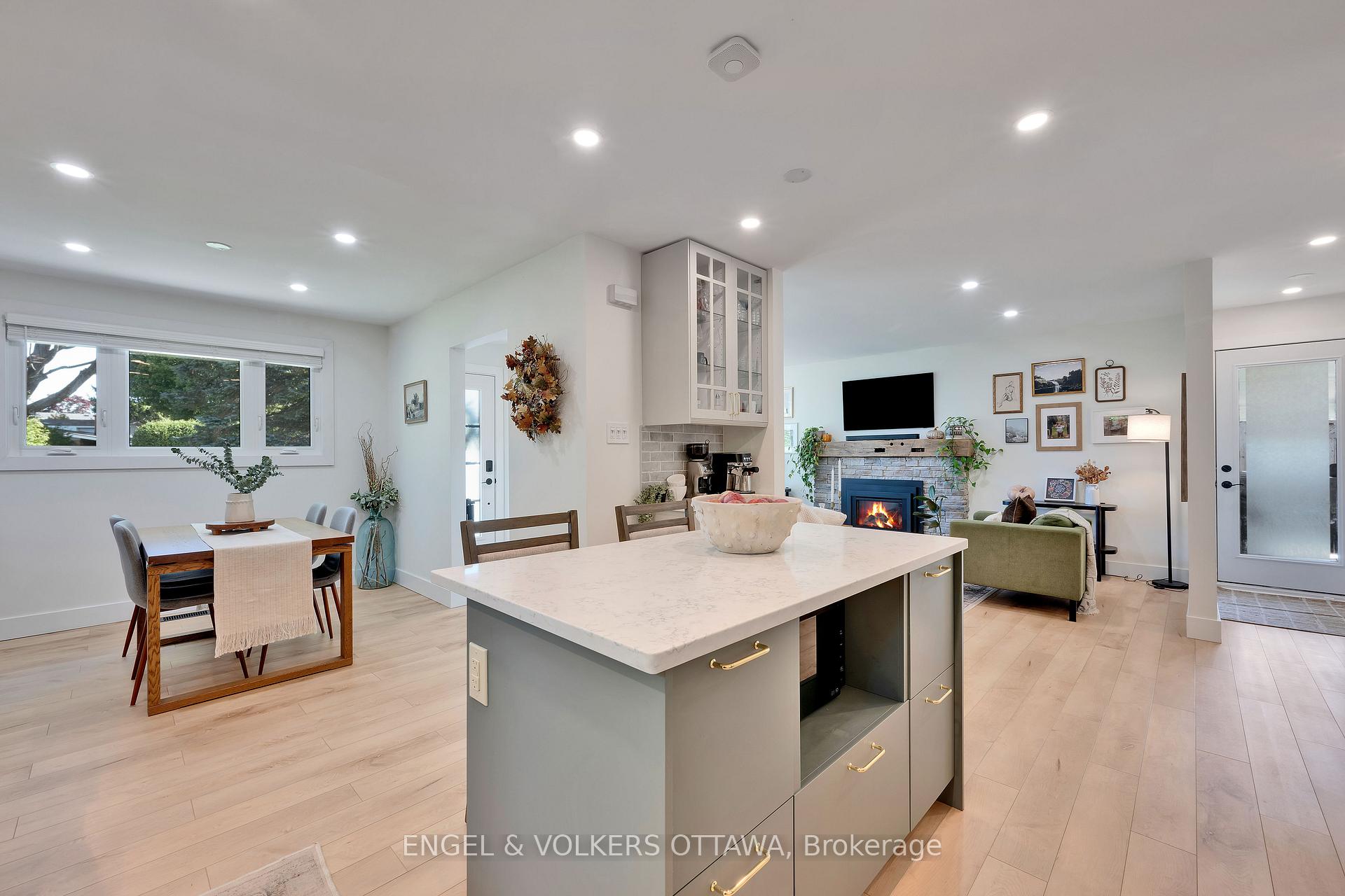 Photo 10 of 10 Tanglewood Drive, Ottawa, Bells Corners — HOMEH