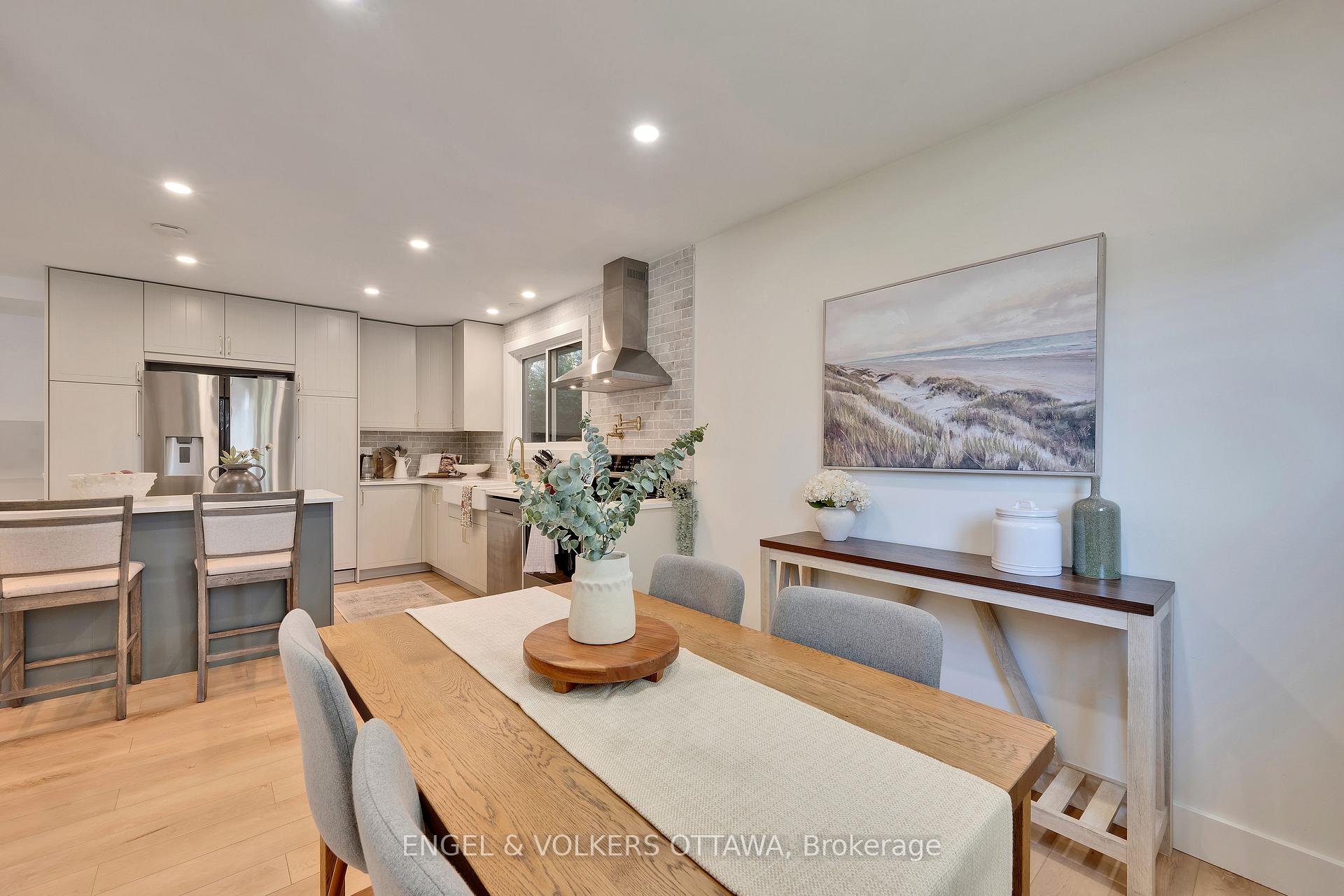 Photo 2 of 10 Tanglewood Drive, Ottawa, Bells Corners — HOMEH