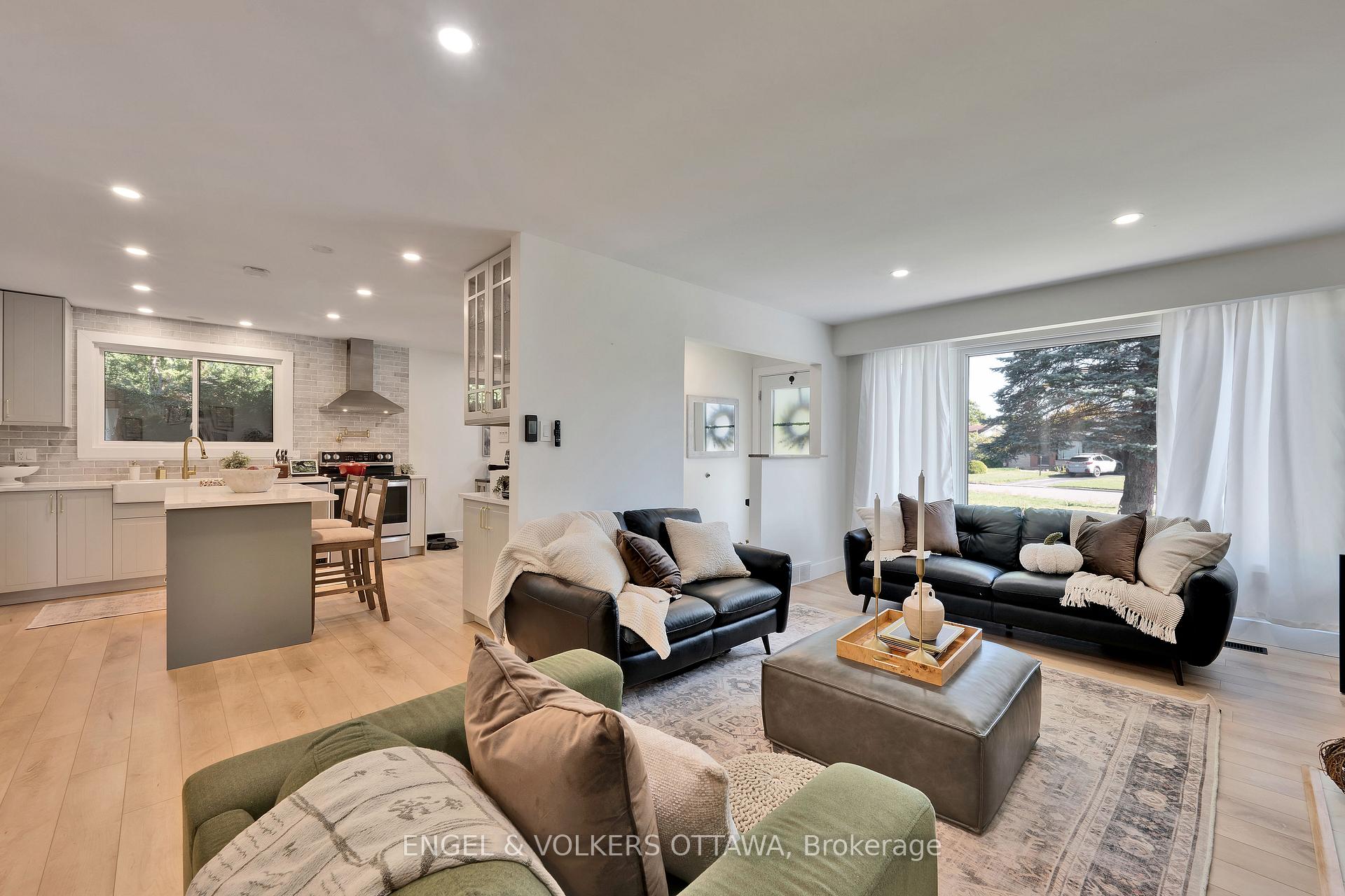 Photo 14 of 10 Tanglewood Drive, Ottawa, Bells Corners — HOMEH