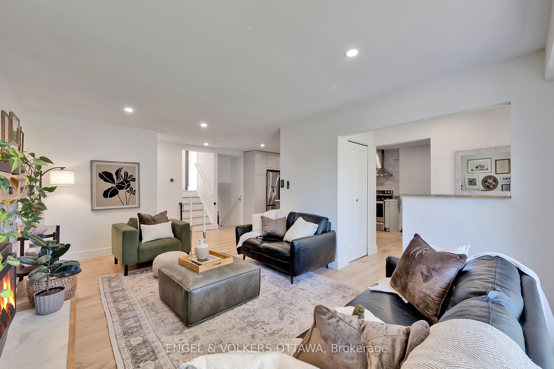 Photo 9 of 10 Tanglewood Drive, Ottawa, Bells Corners — HOMEH