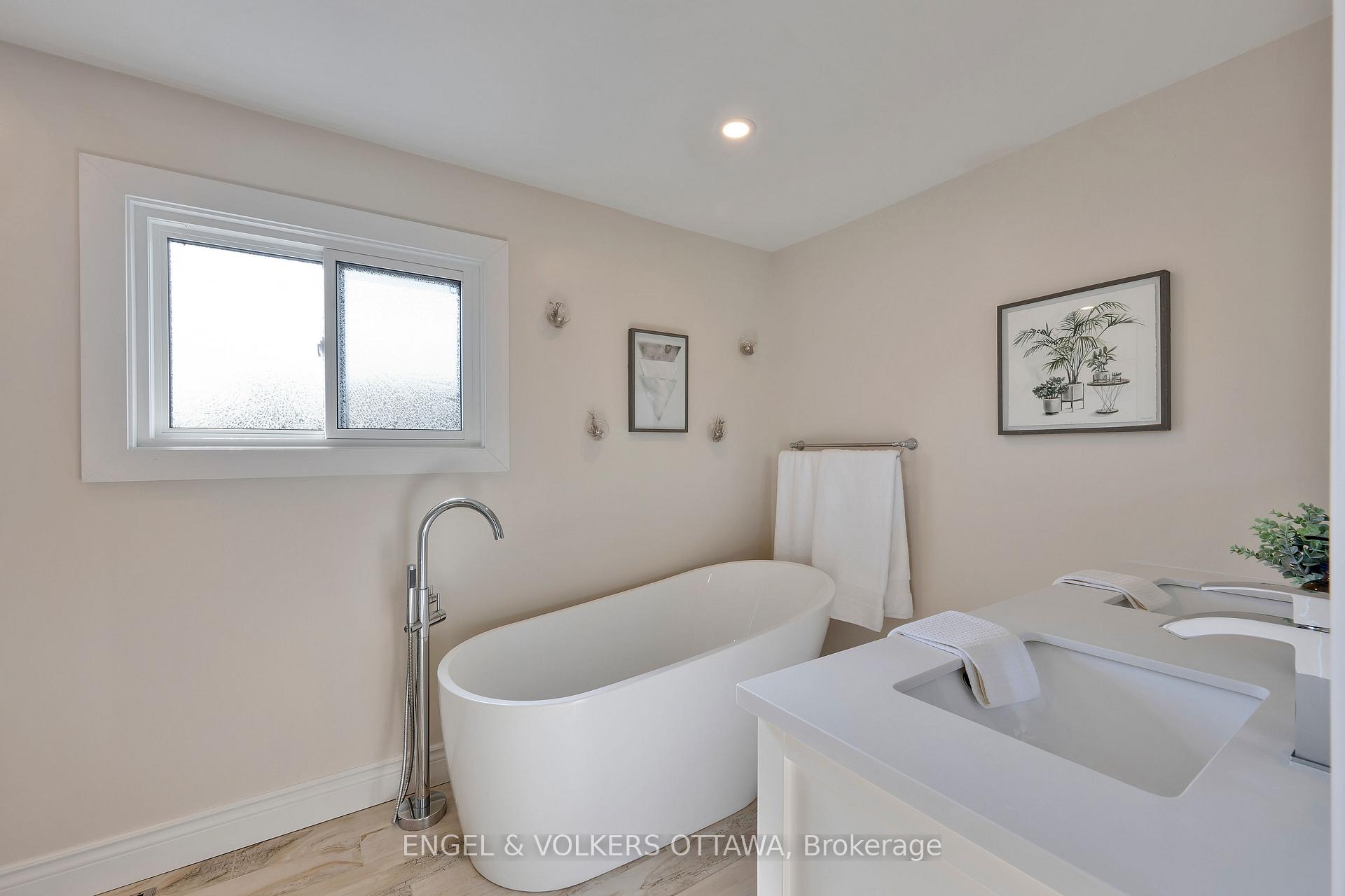 Photo 7 of 10 Tanglewood Drive, Ottawa, Bells Corners — HOMEH