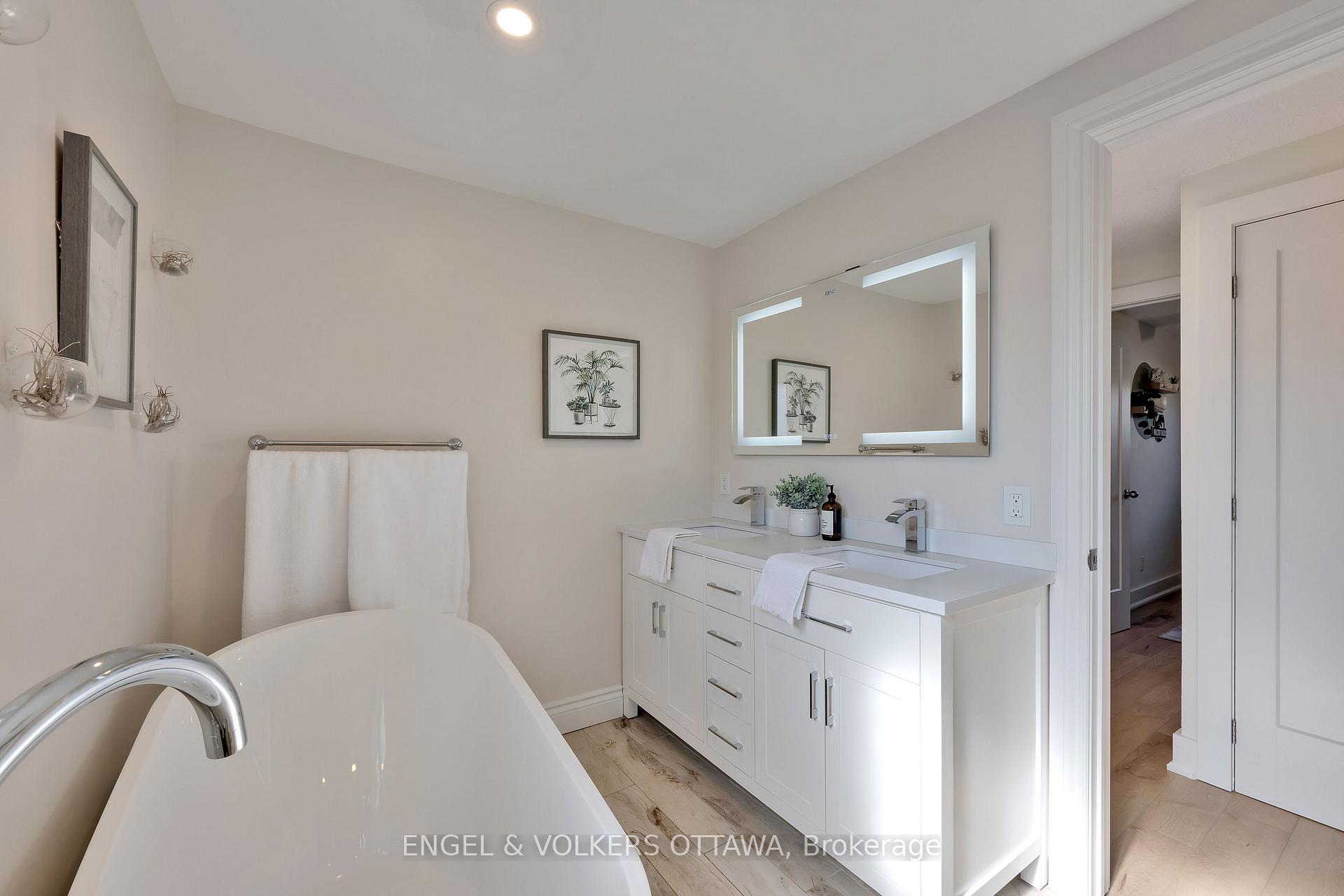 Photo 4 of 10 Tanglewood Drive, Ottawa, Bells Corners — HOMEH