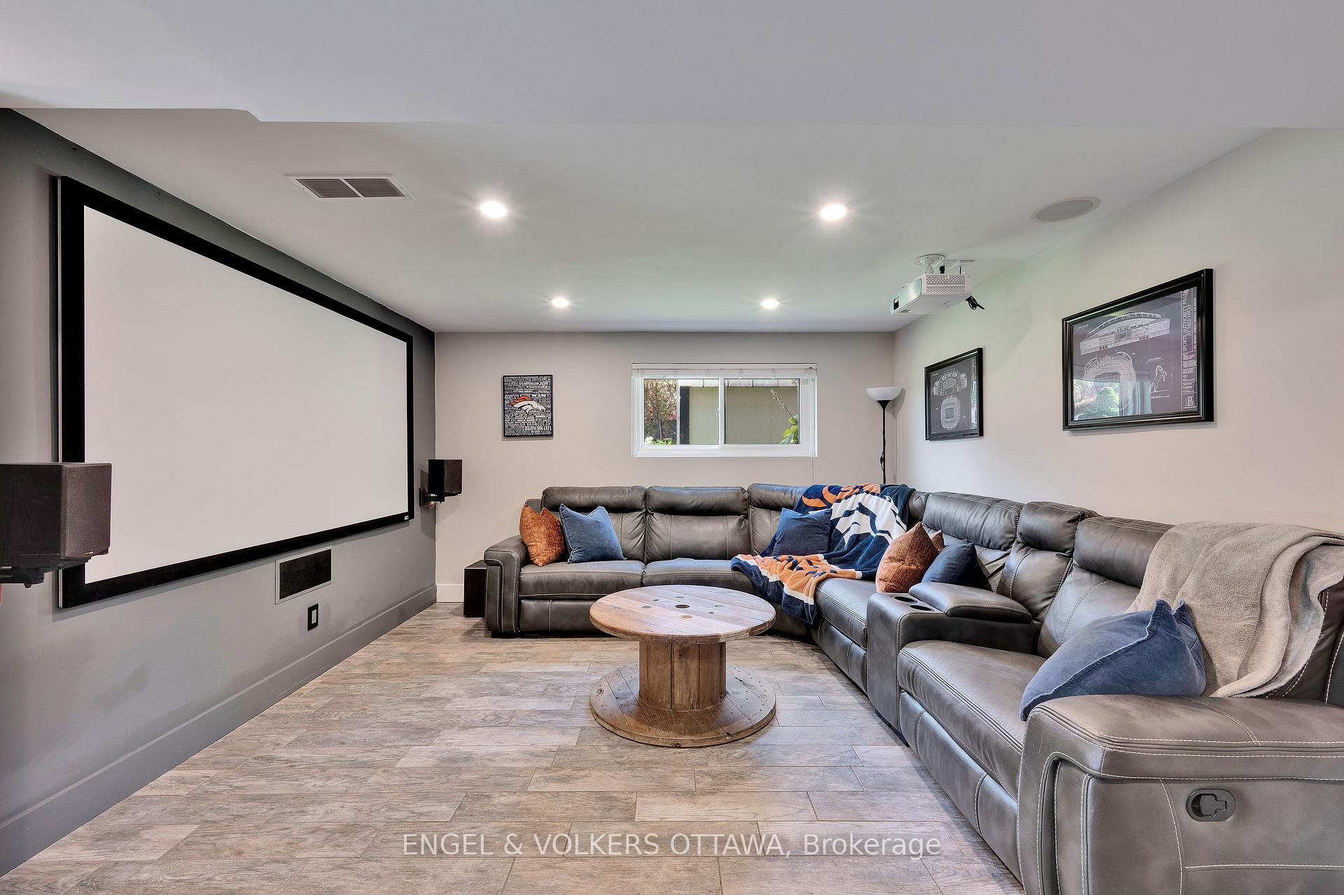 Photo 44 of 10 Tanglewood Drive, Ottawa, Bells Corners — HOMEH