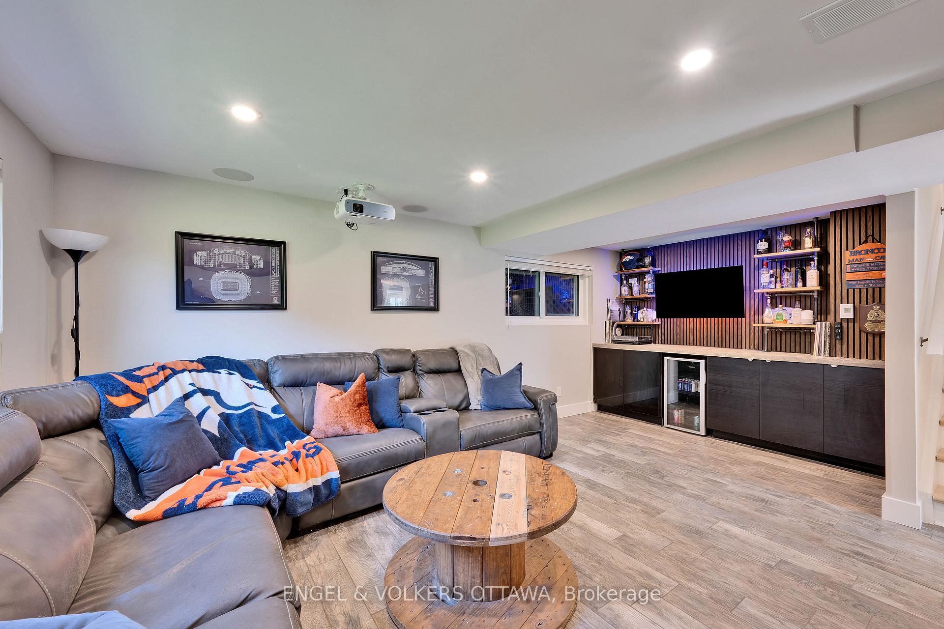 Photo 34 of 10 Tanglewood Drive, Ottawa, Bells Corners — HOMEH